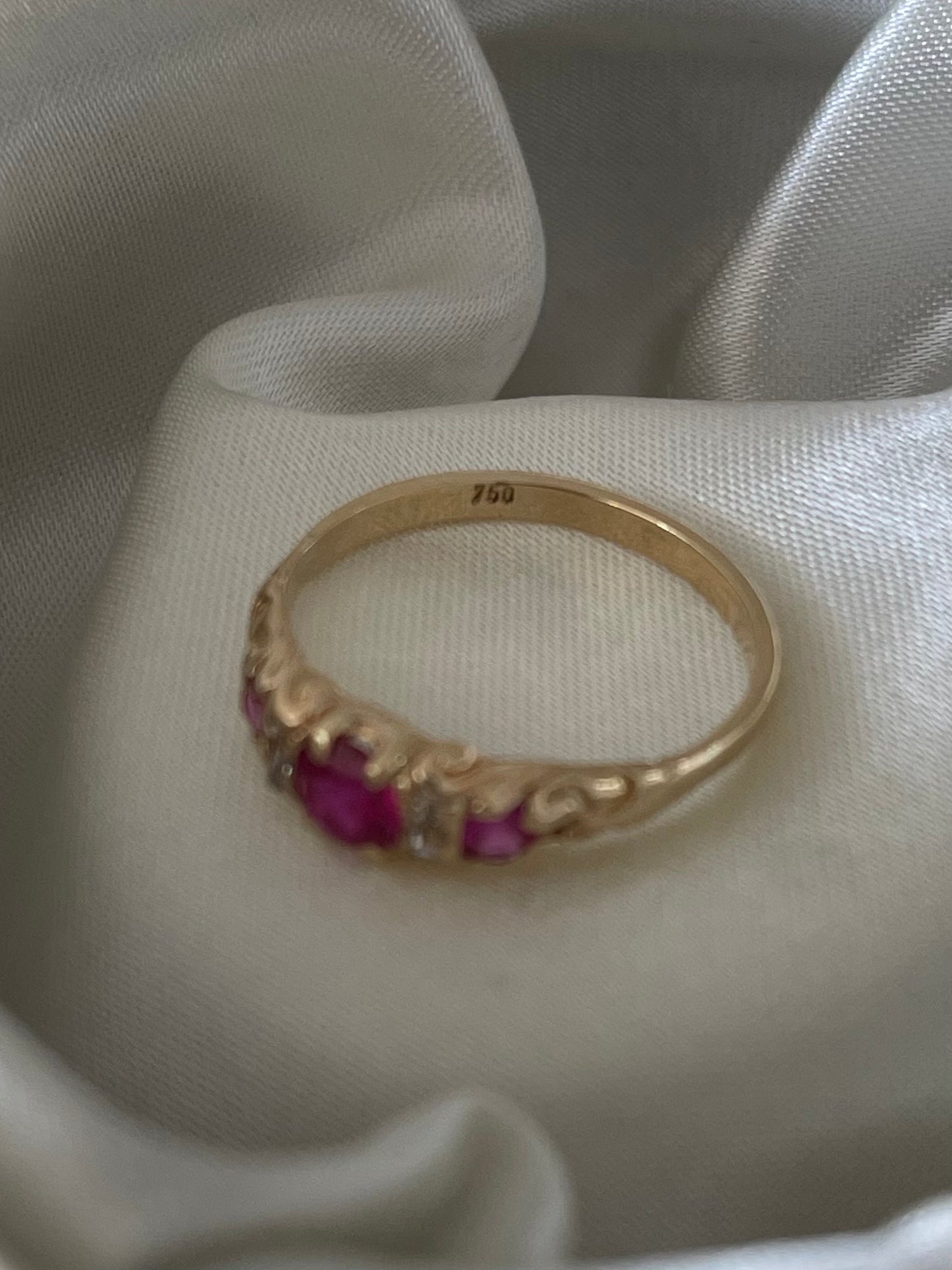 Vintage 18ct yellow gold natural pink ruby & rose cut diamond ring