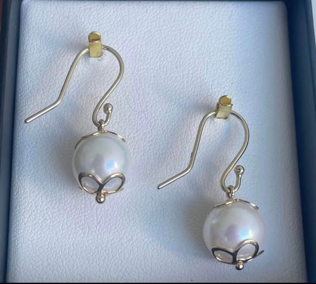 SE custom 9ct yellow gold round pearl drop earrings with flower detailing