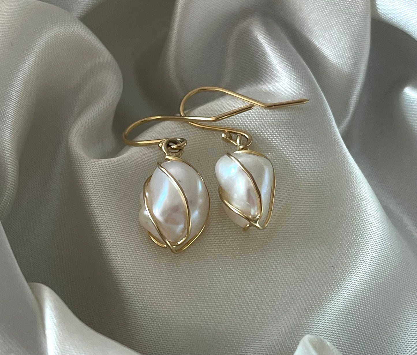 9ct yellow gold round pearl drop earrings with flower detailing