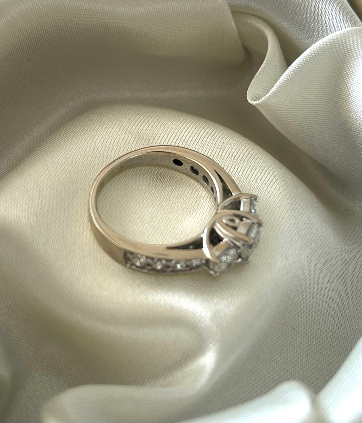 14ct white gold natural 1.71ct diamond trilogy ring