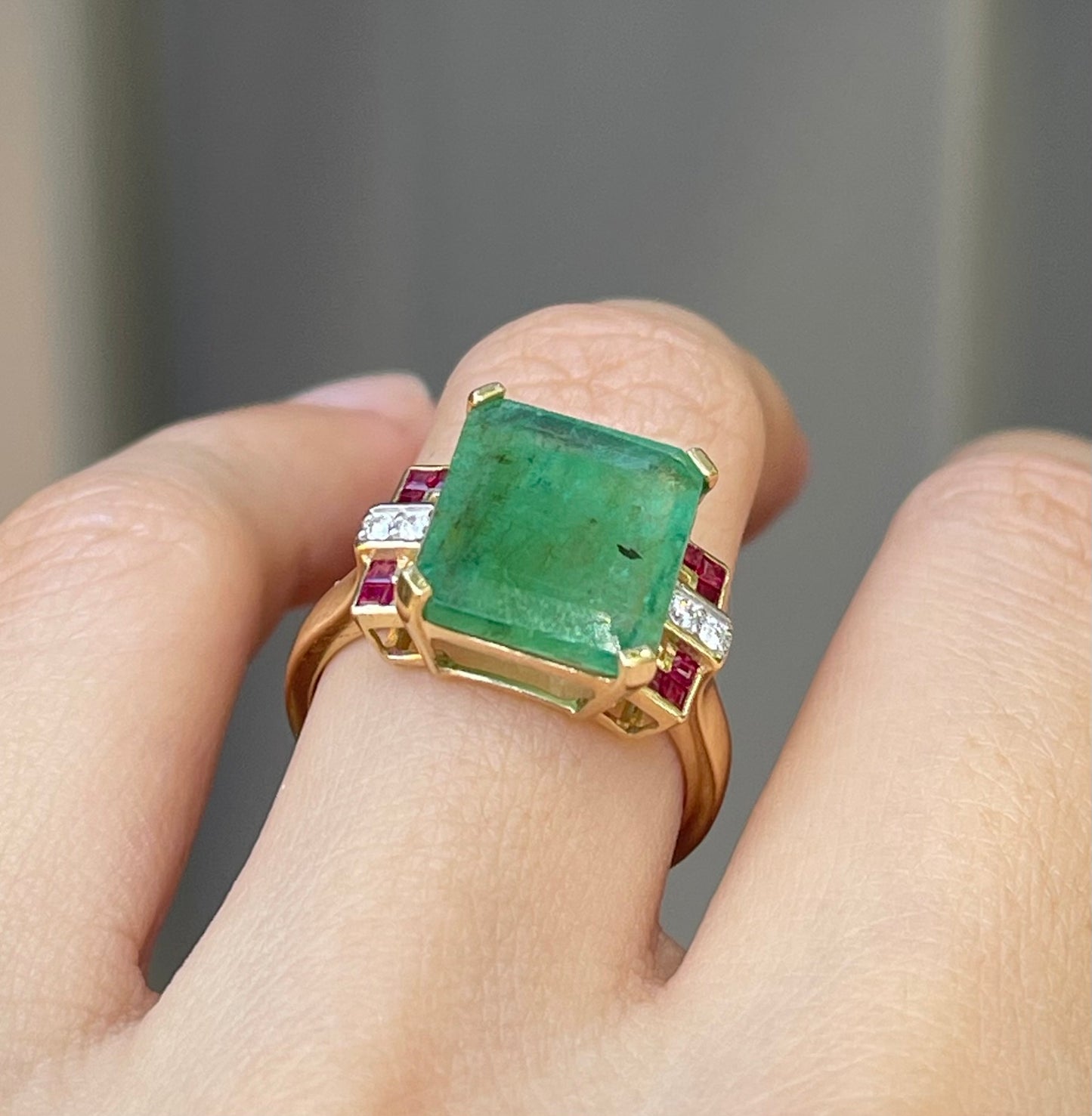 Val $15,400 14ct yellow gold Art Deco Inspired 5ct Natural Colombian Emerald, Ruby & Diamond Ring