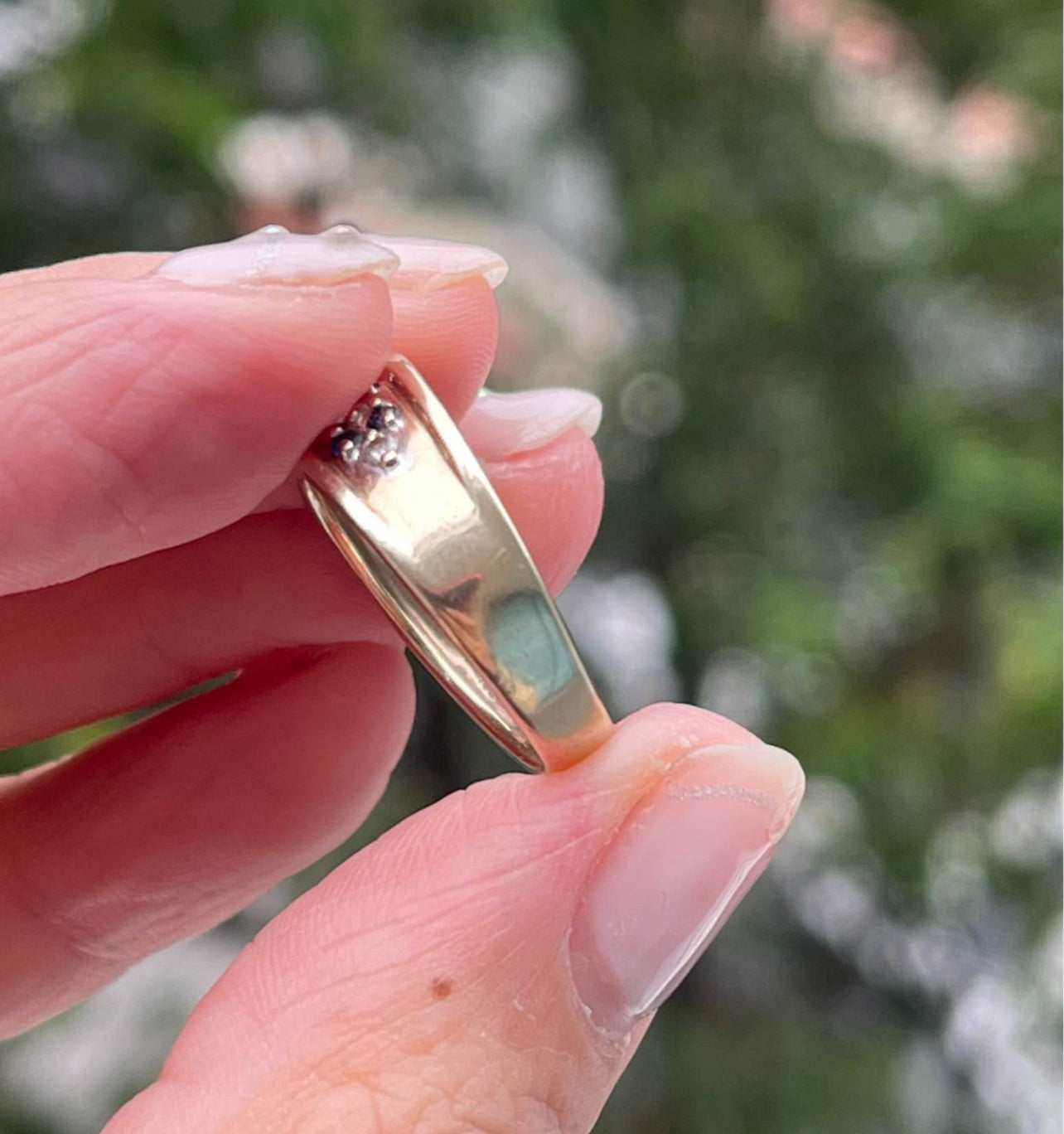 Vintage 9ct yellow & white natural diamond sapphire band ring