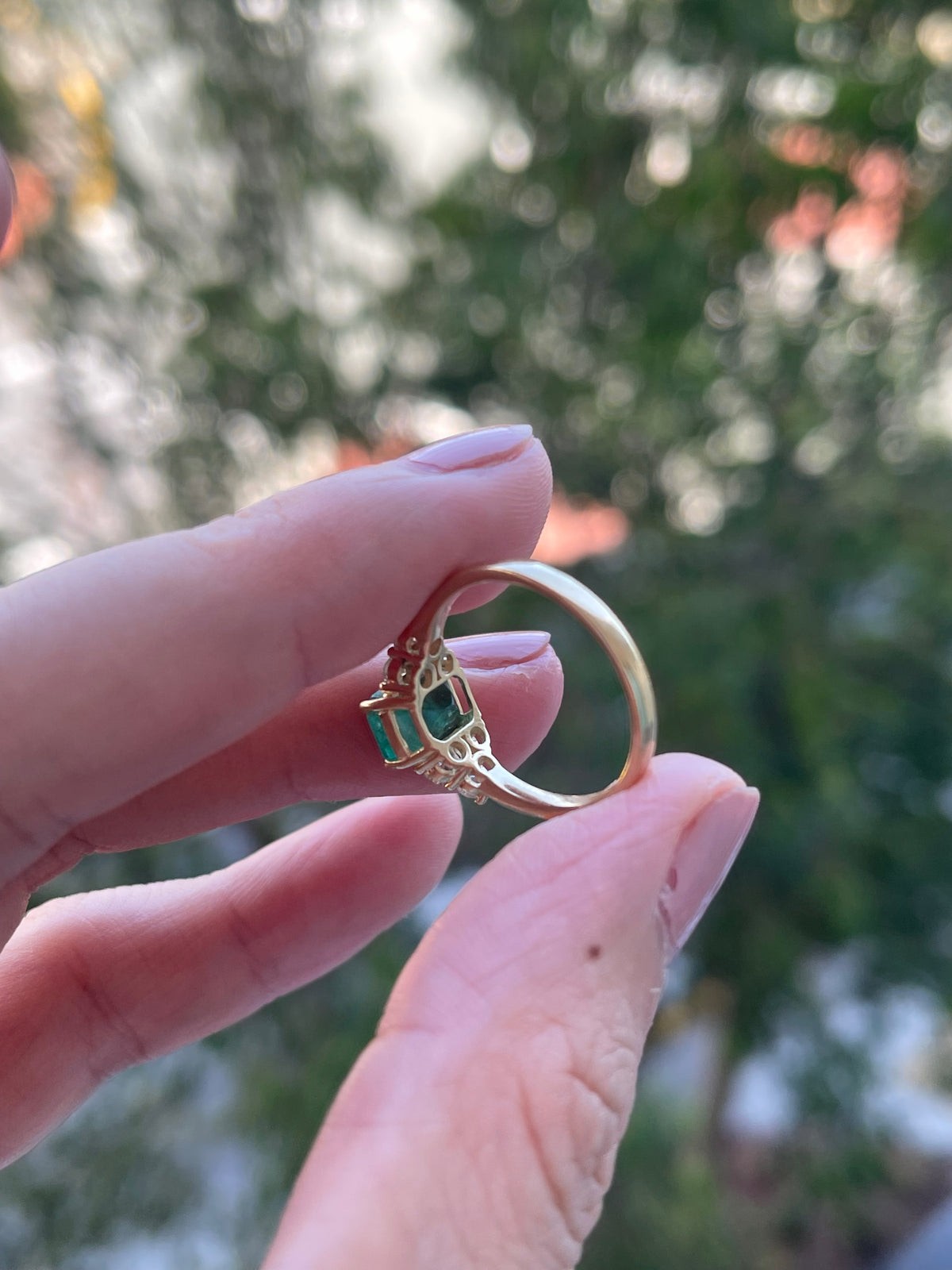 S.E. Custom 1.75ct natural emerald diamond ring In 9ct yellow gold