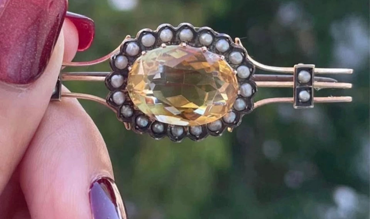 Antique Edwardian 9ct yellow gold
Natural Citrine Seed Pearl Brooch