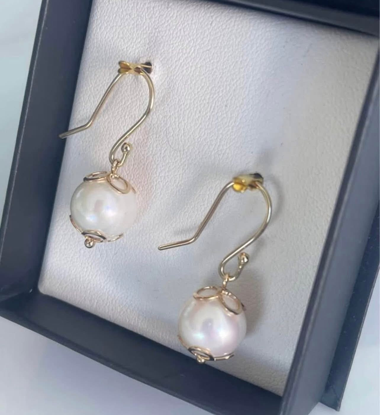 SE custom 9ct yellow gold round pearl drop earrings with flower detailing