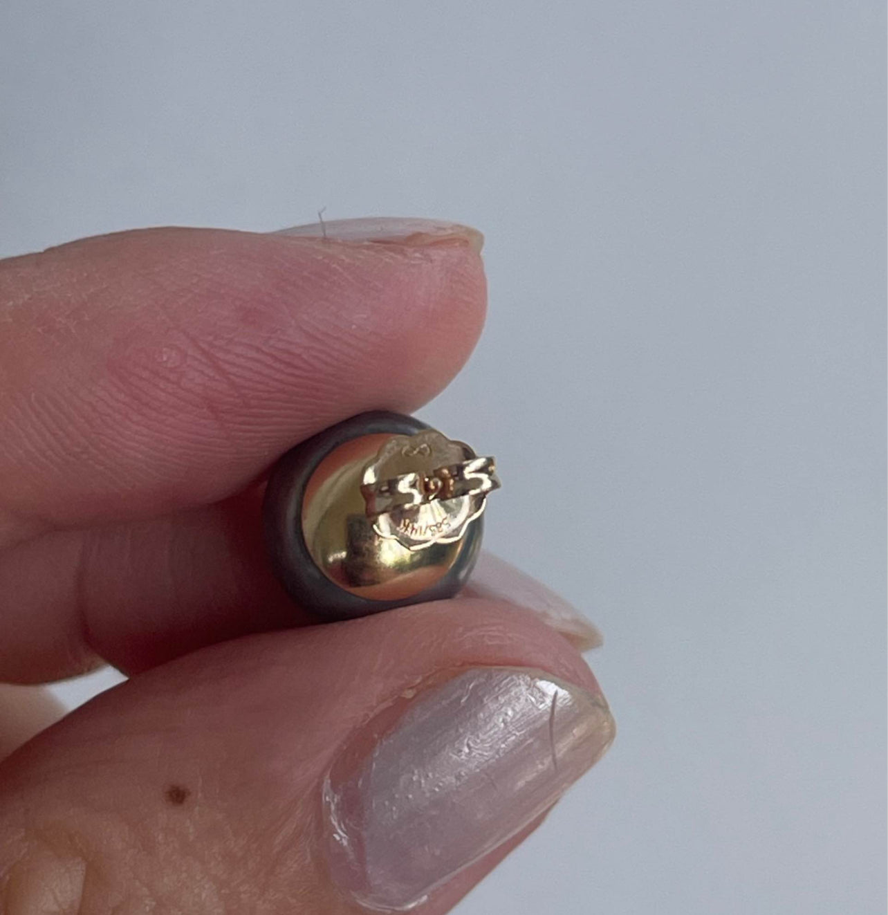 Vintage 14ct yellow gold genuine Tahitian pearl stud earrings