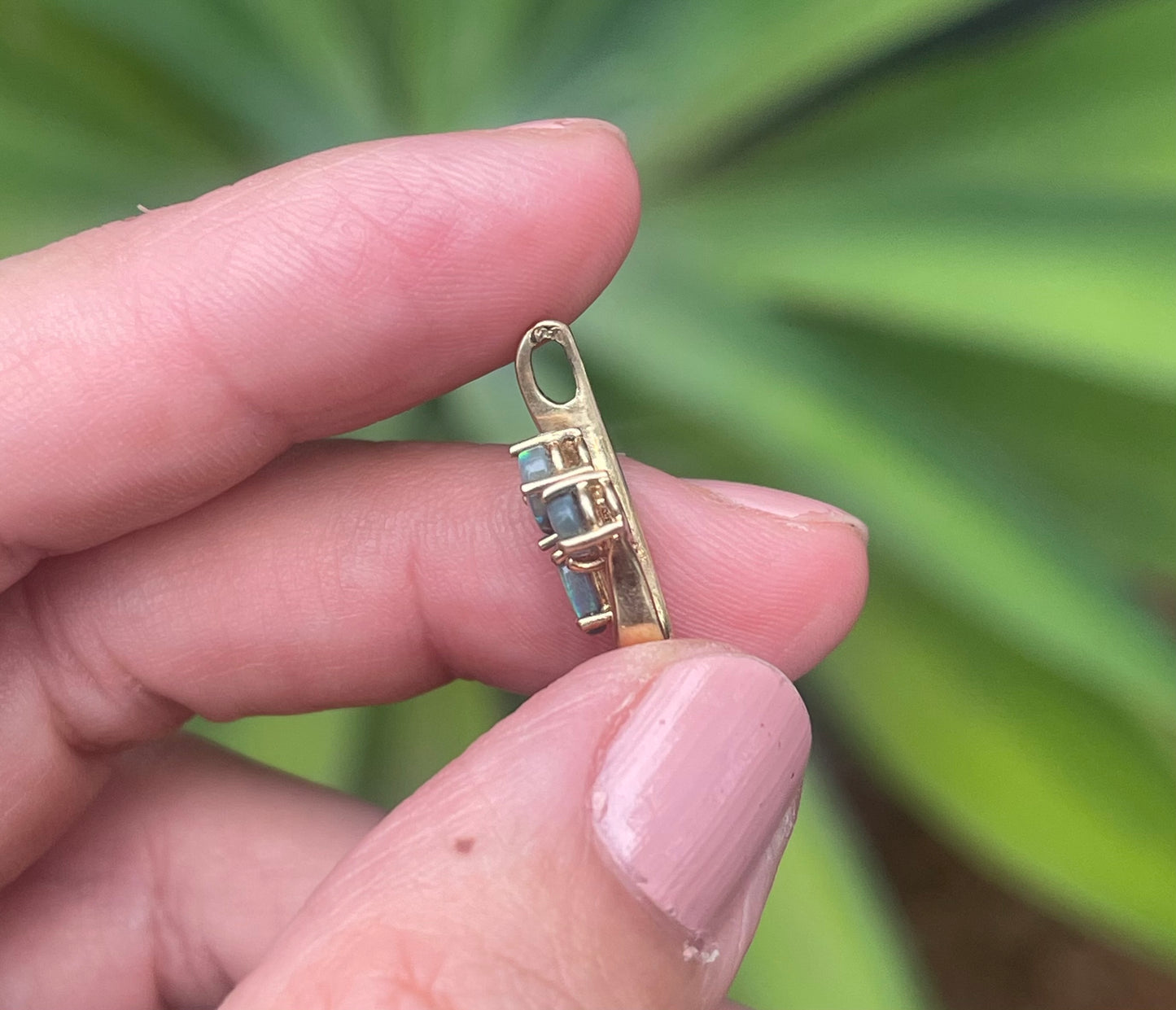 Vintage 18ct yellow gold Australian natural & solid dark opal trilogy pendant