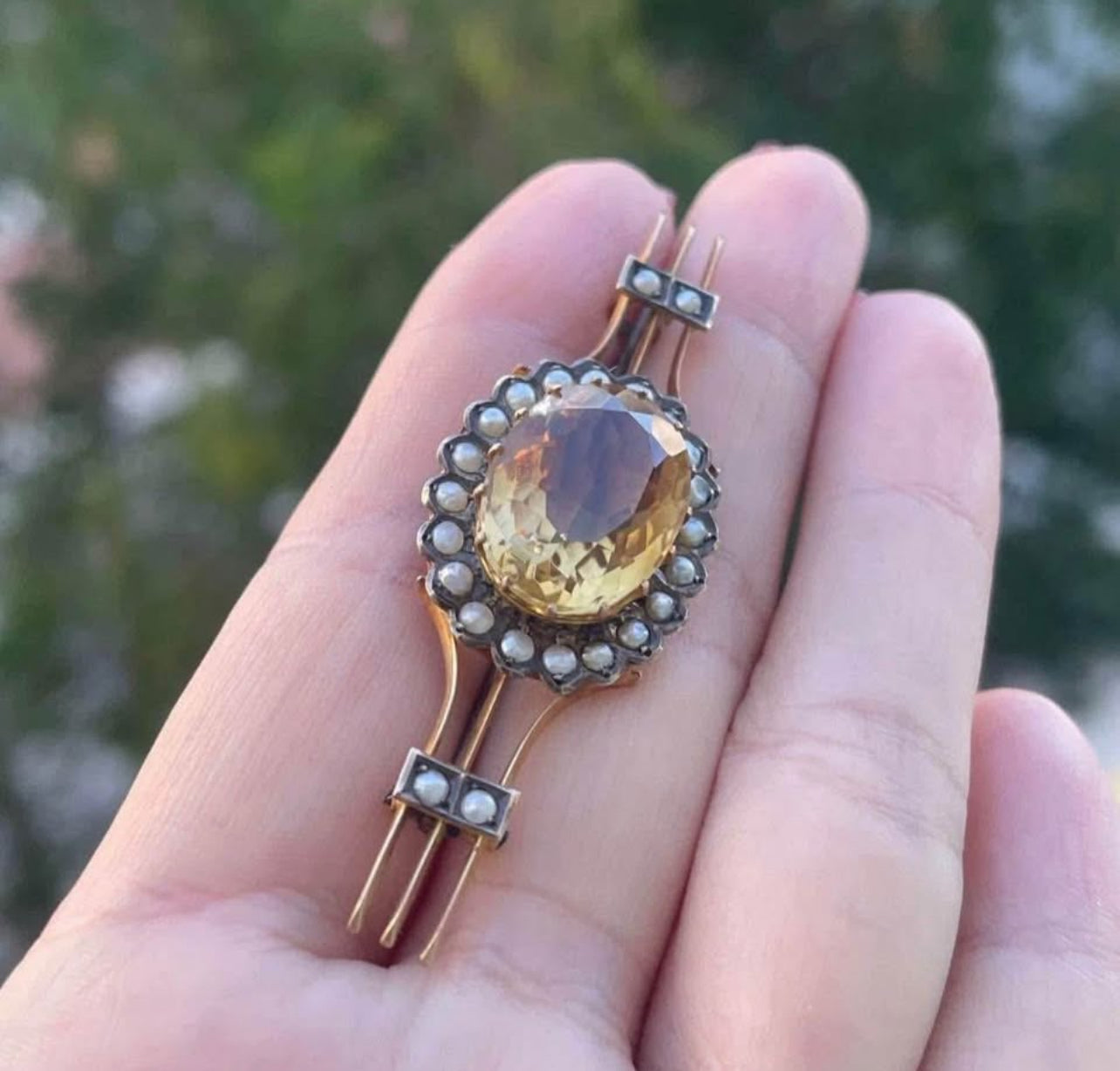 Antique Edwardian 9ct yellow gold
Natural Citrine Seed Pearl Brooch