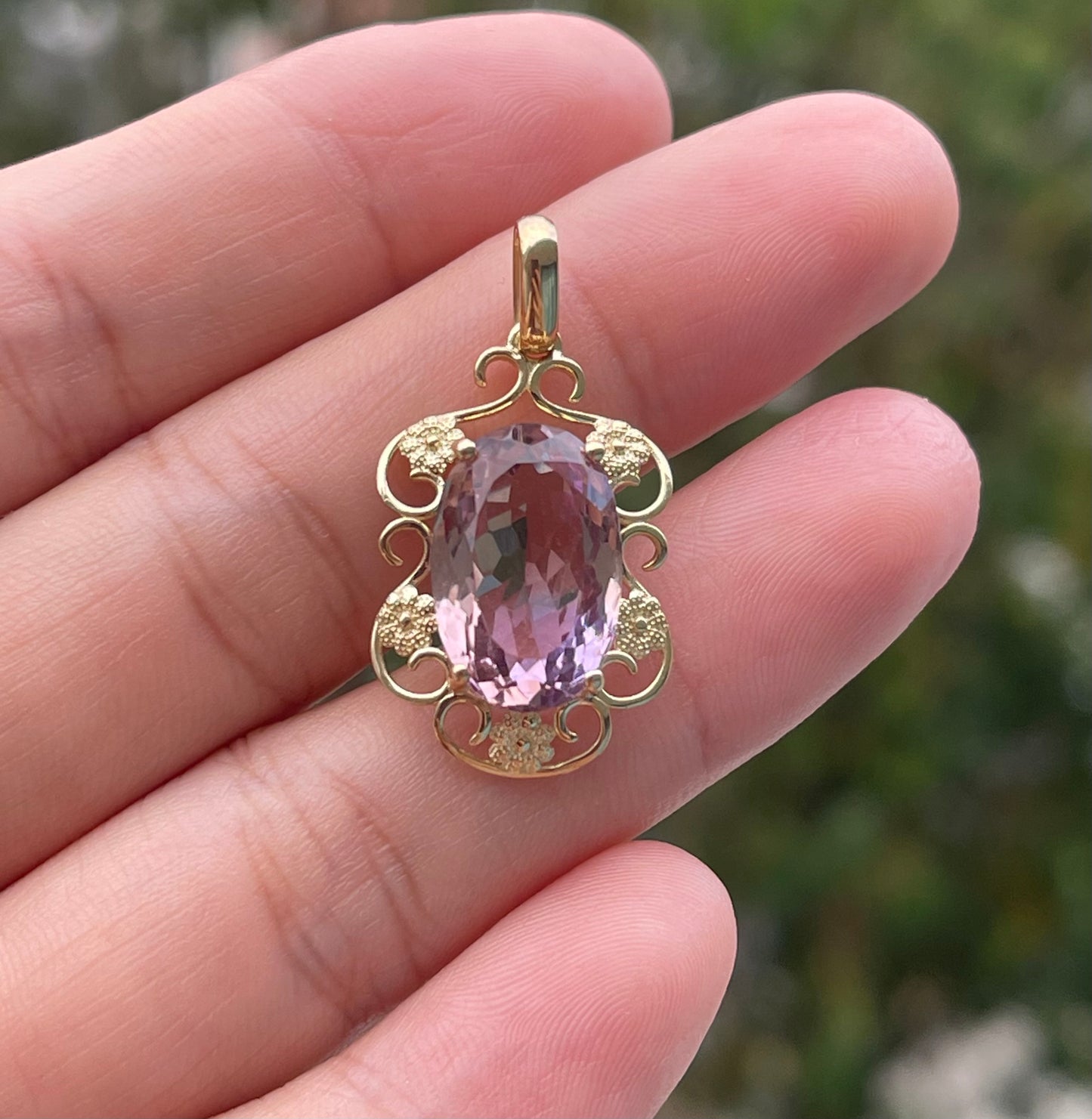 Antique style 9ct yellow gold 6.75ct natural ametrine flower pendant