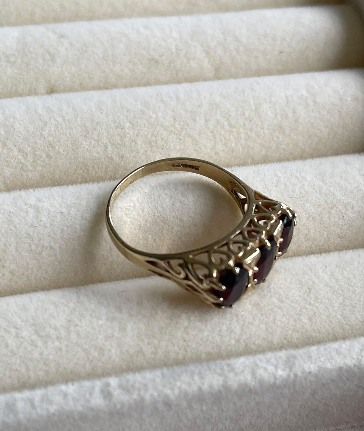 Vintage English Garnet Trilogy Ring In 9ct Yellow Gold