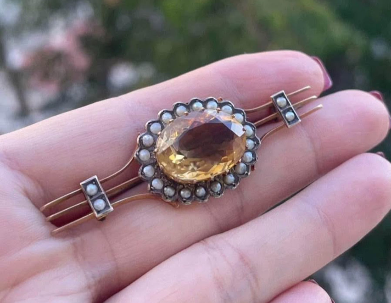 Antique Edwardian 9ct yellow gold
Natural Citrine Seed Pearl Brooch
