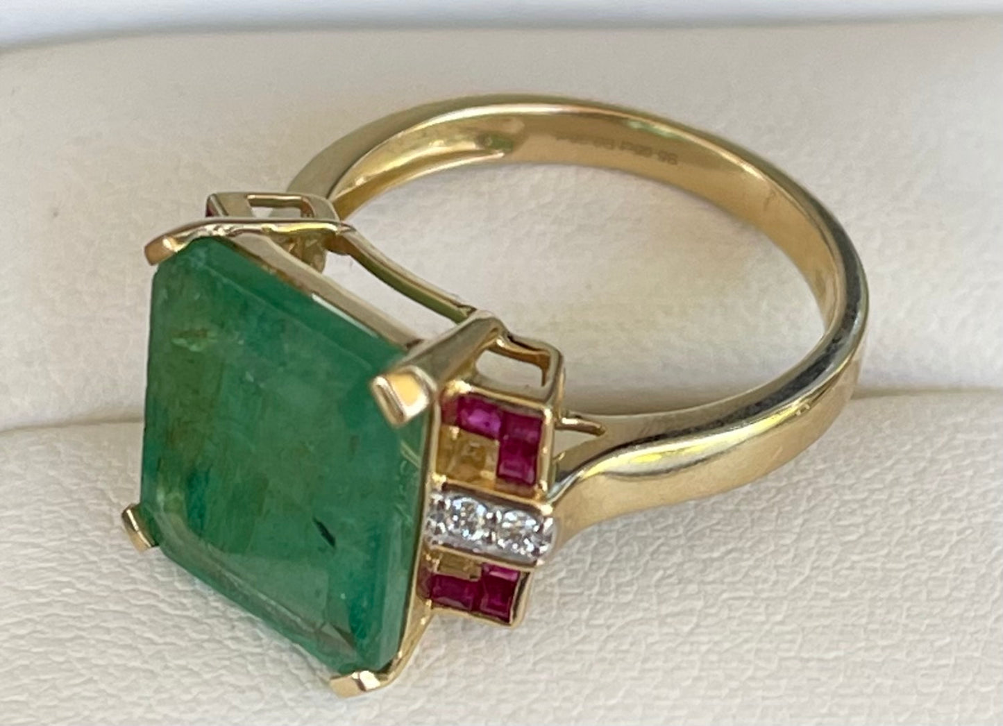 Val $15,400 14ct yellow gold Art Deco Inspired 5ct Natural Colombian Emerald, Ruby & Diamond Ring