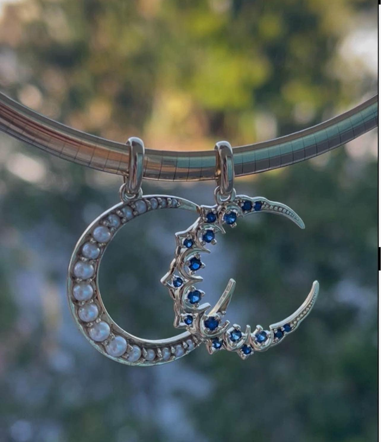 Antique style 9ct yellow gold natural sapphire crescent moon pendant