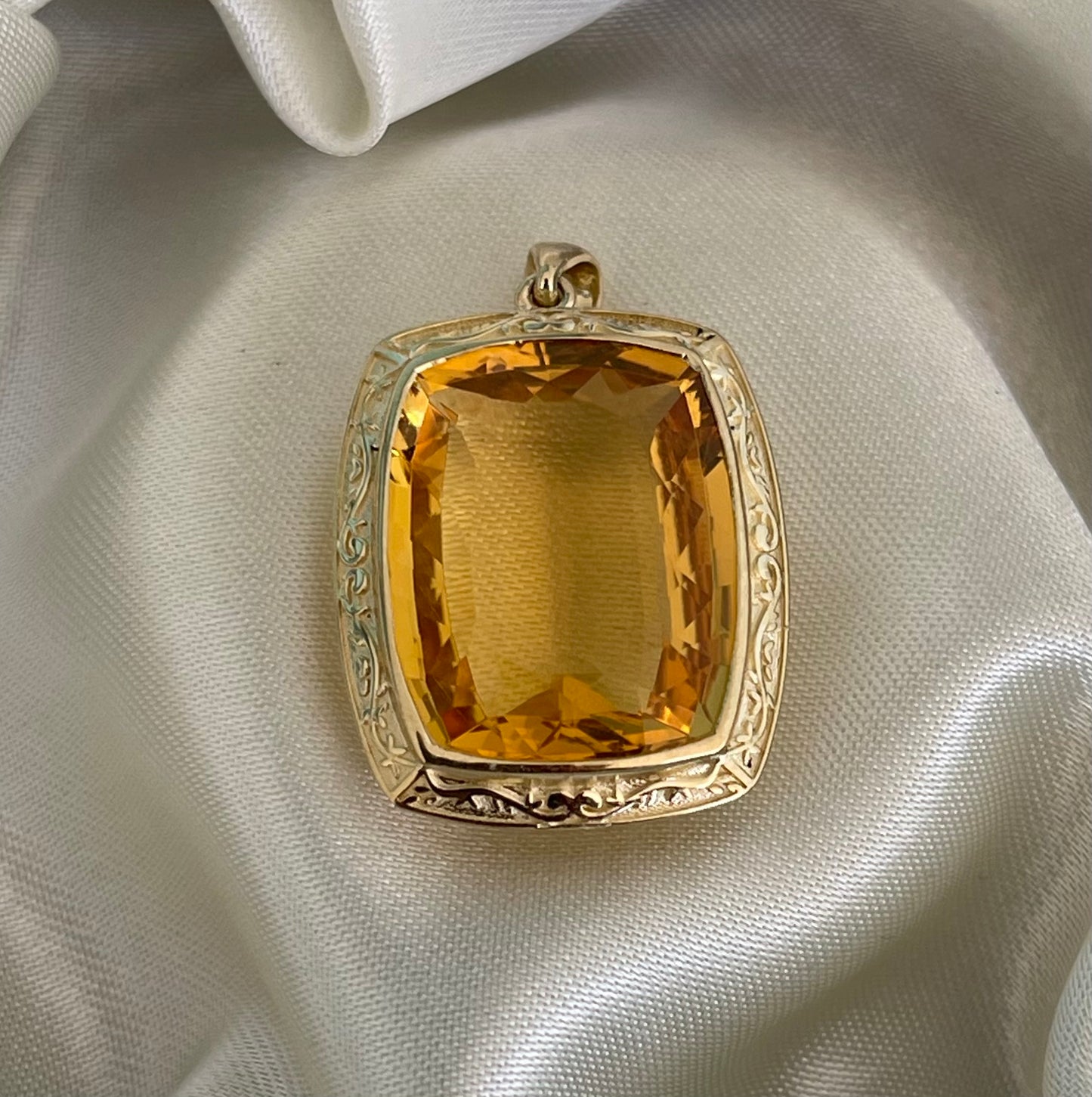 Antique style 9ct yellow gold large 15.3ct natural orange citrine pendant