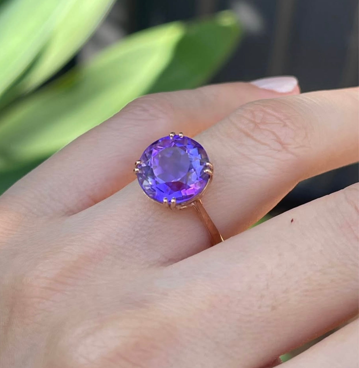 Elegant 9ct rose gold round cut 7.25ct natural amethyst ring
