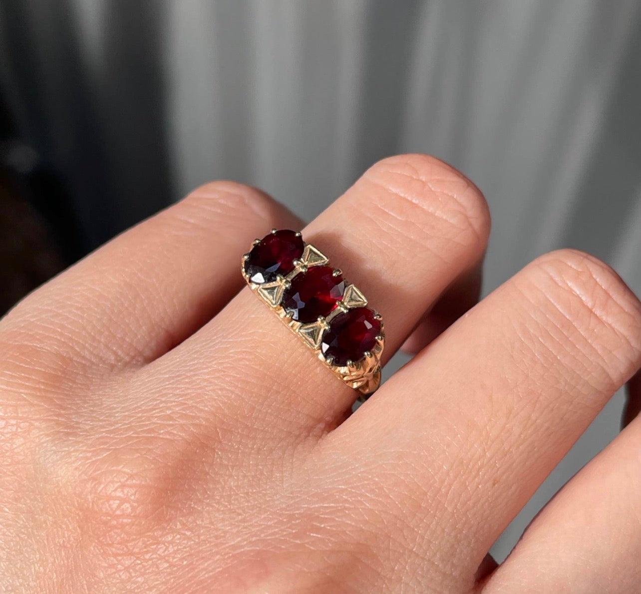 Vintage English Garnet Trilogy Ring In 9ct Yellow Gold