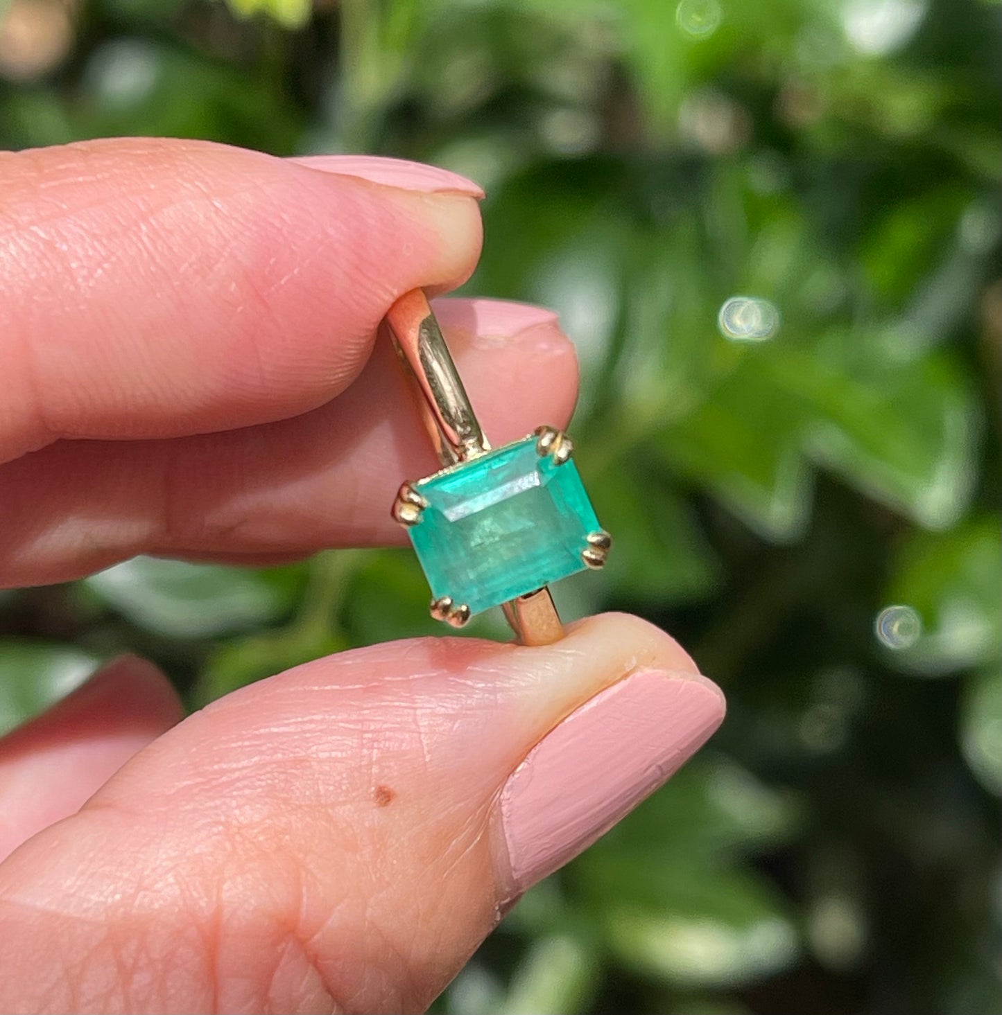 9ct yellow gold 2.35ct natural emerald ring