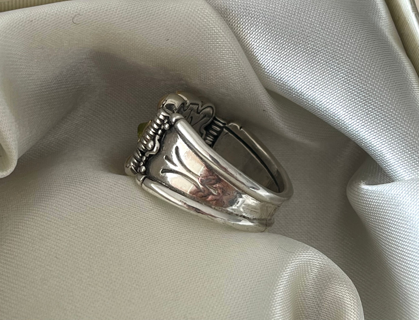 18ct yellow gold & sterling silver aquamarine & tourmaline wide band