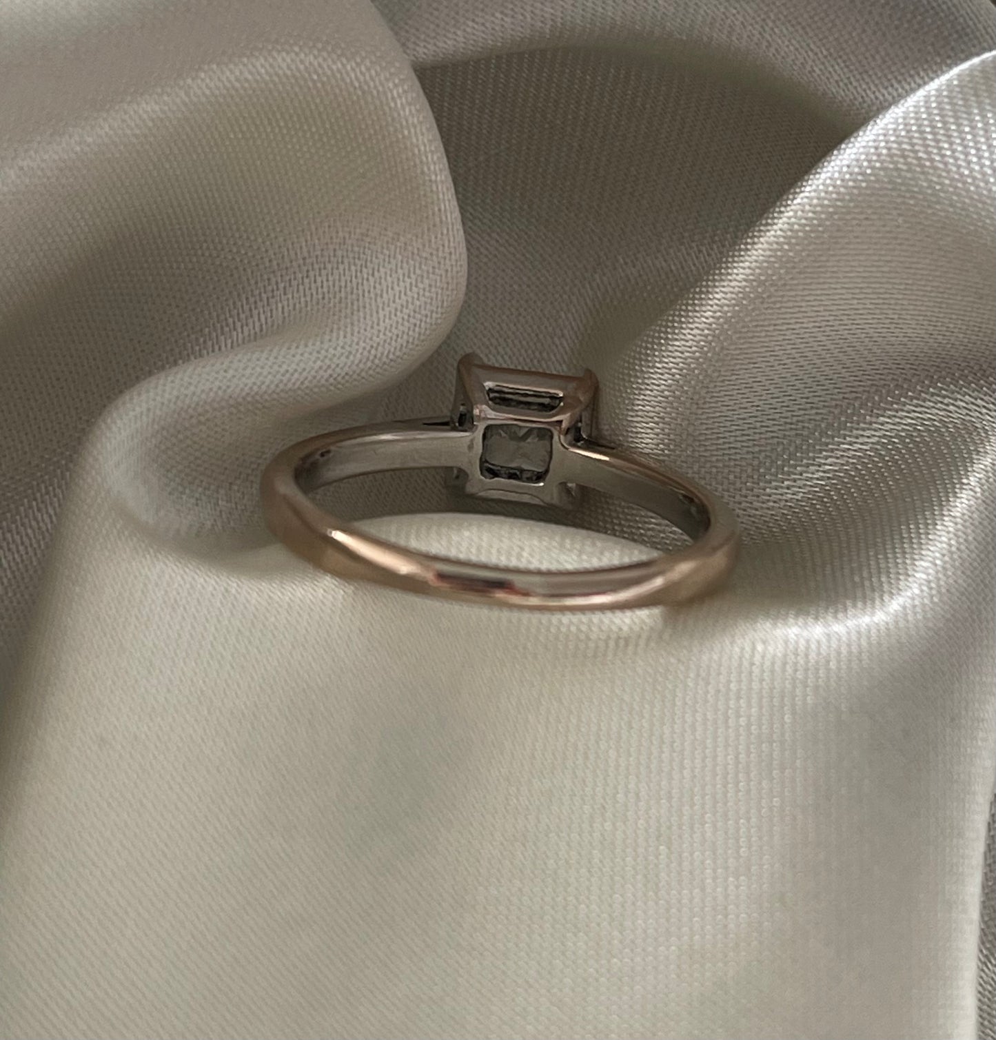 18ct white gold 1ct diamond halo ring