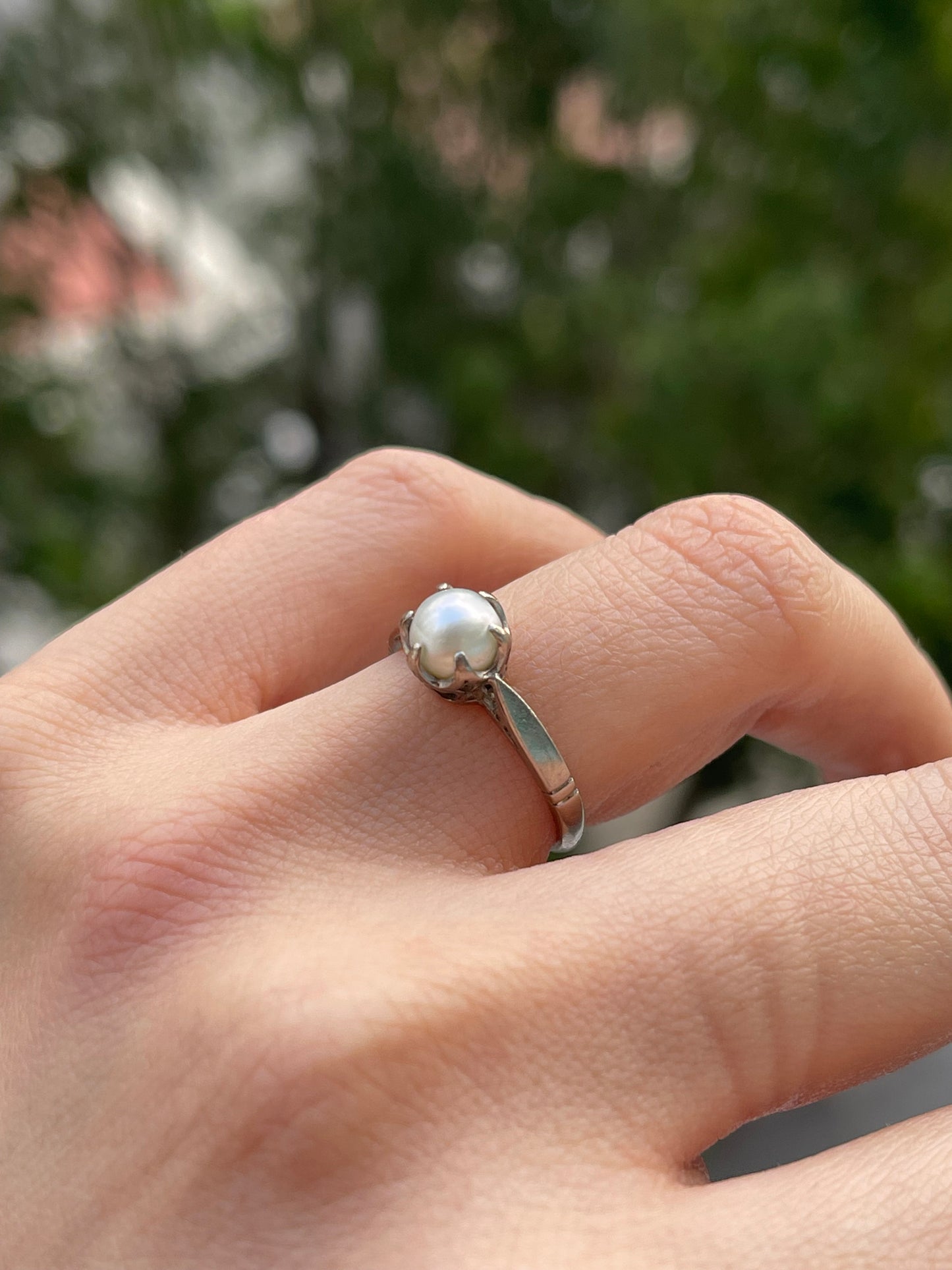 Antique 1930-1940 18ct white gold 6 claw genuine pearl ring