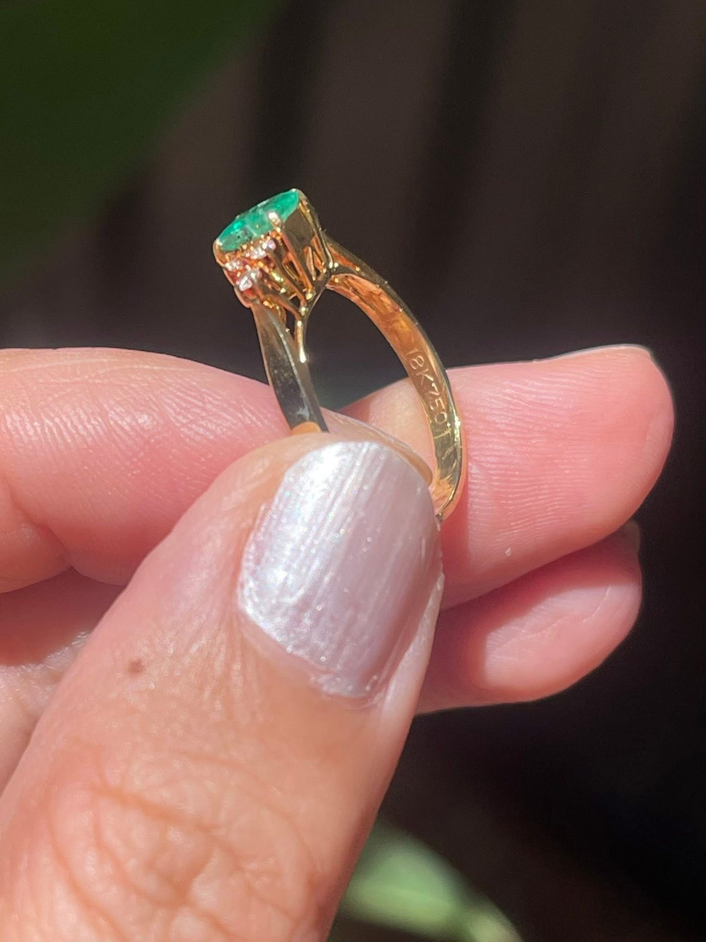 Vintage 90s 18ct yellow gold natural emerald diamond ring