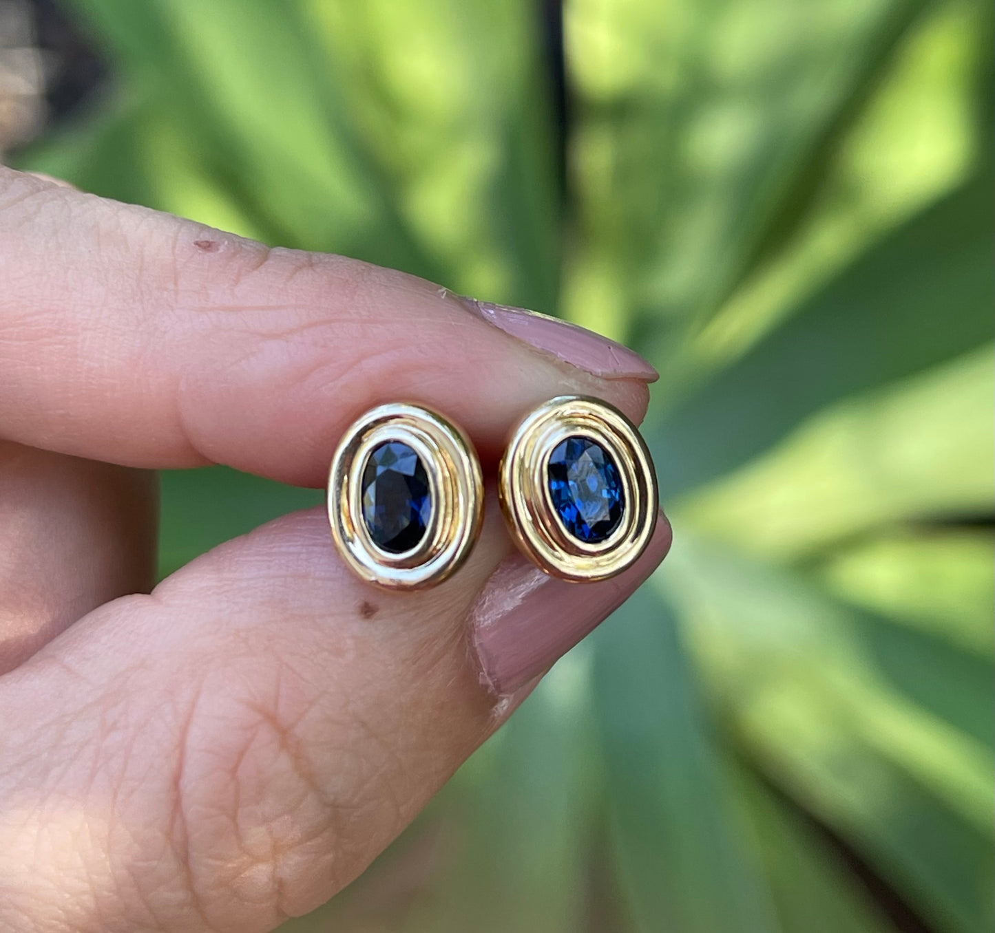 Vintage 14ct yellow gold 1ct natural sapphire bezel set stud earrings
