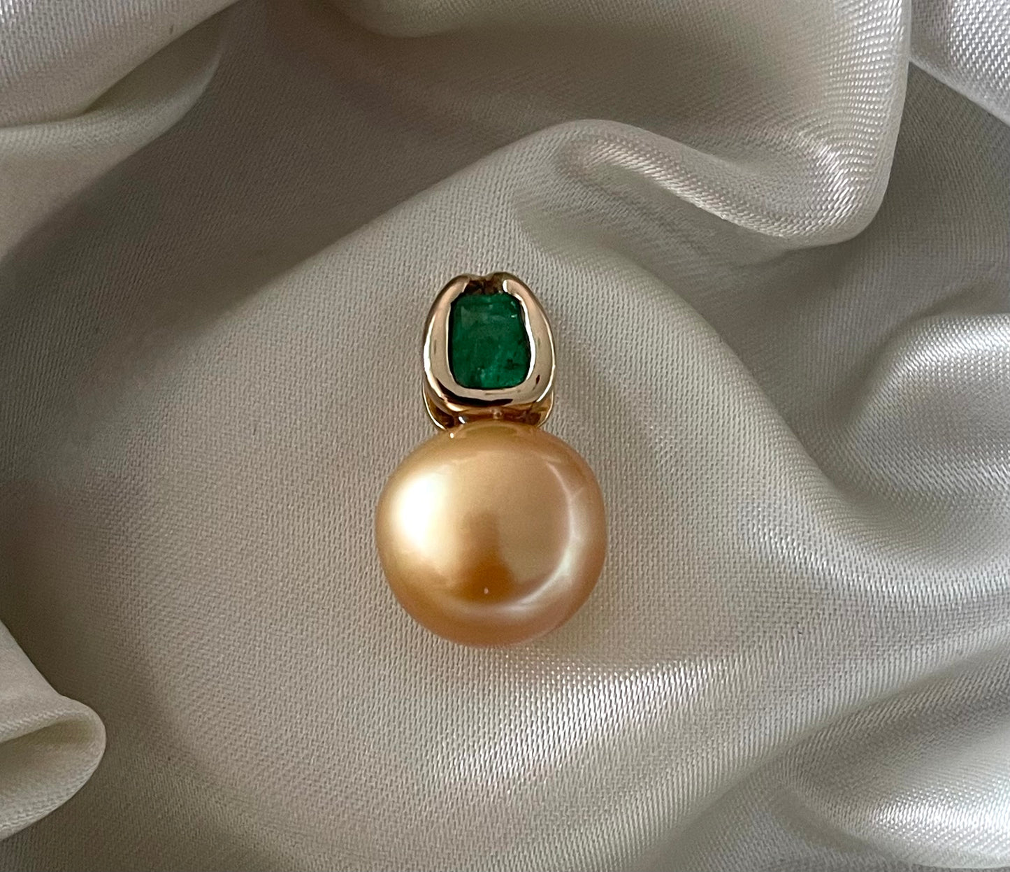 9ct yellow gold genuine golden south sea pearl pendant with natural emerald