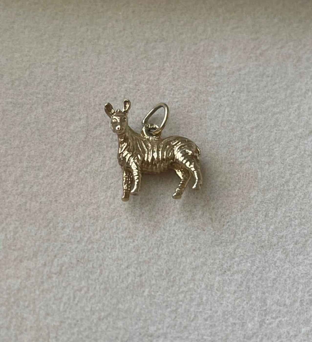 Vintage 9ct yellow gold zebra pendant charm (solid not hollow)