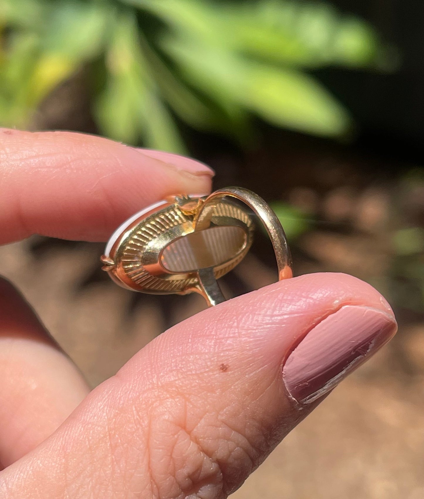 Vintage 18ct yellow gold natural solid Australian opal ring