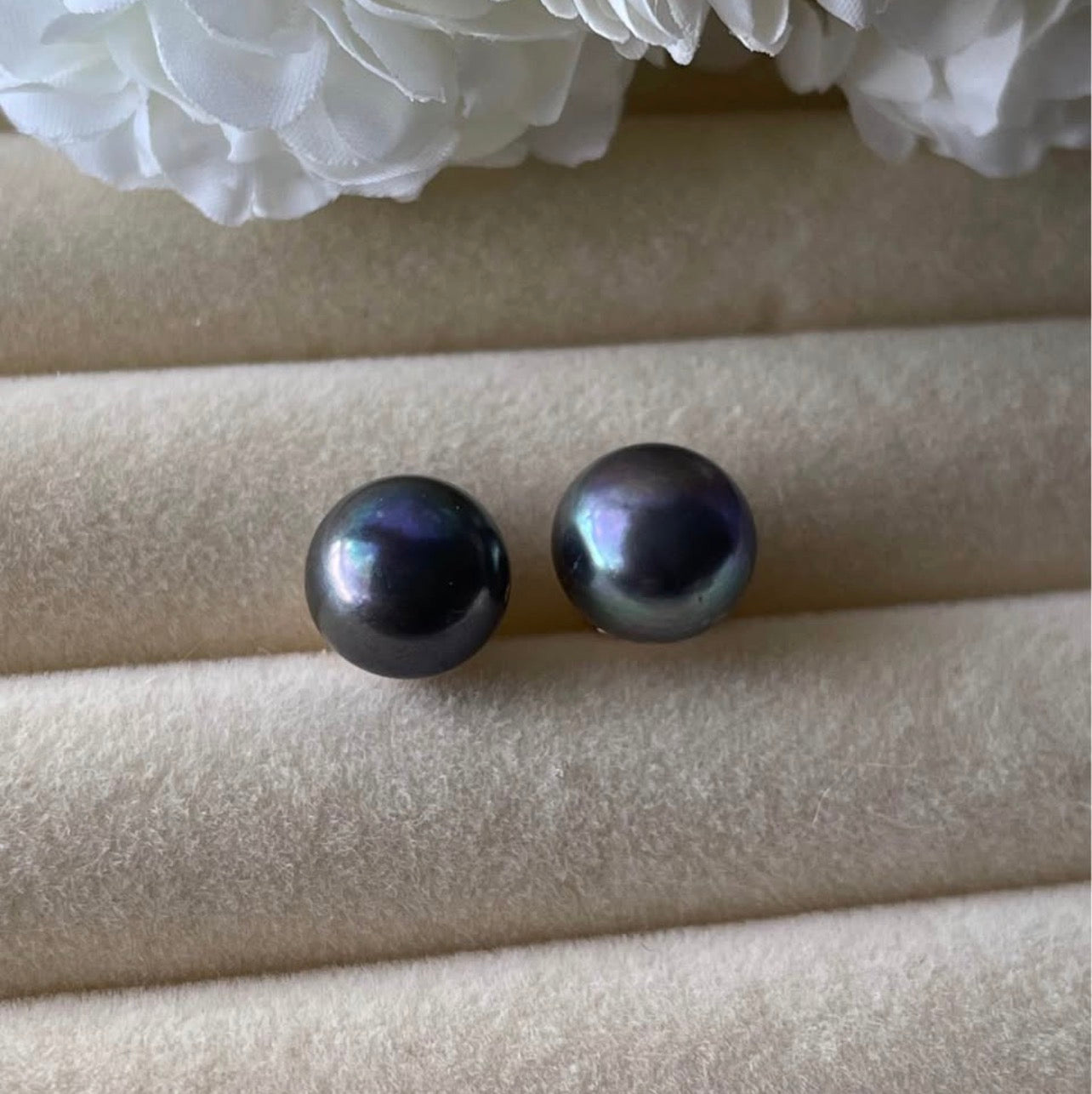 Vintage 10mm Tahitian Pearl Stud Earrings in 14ct Yellow Gold