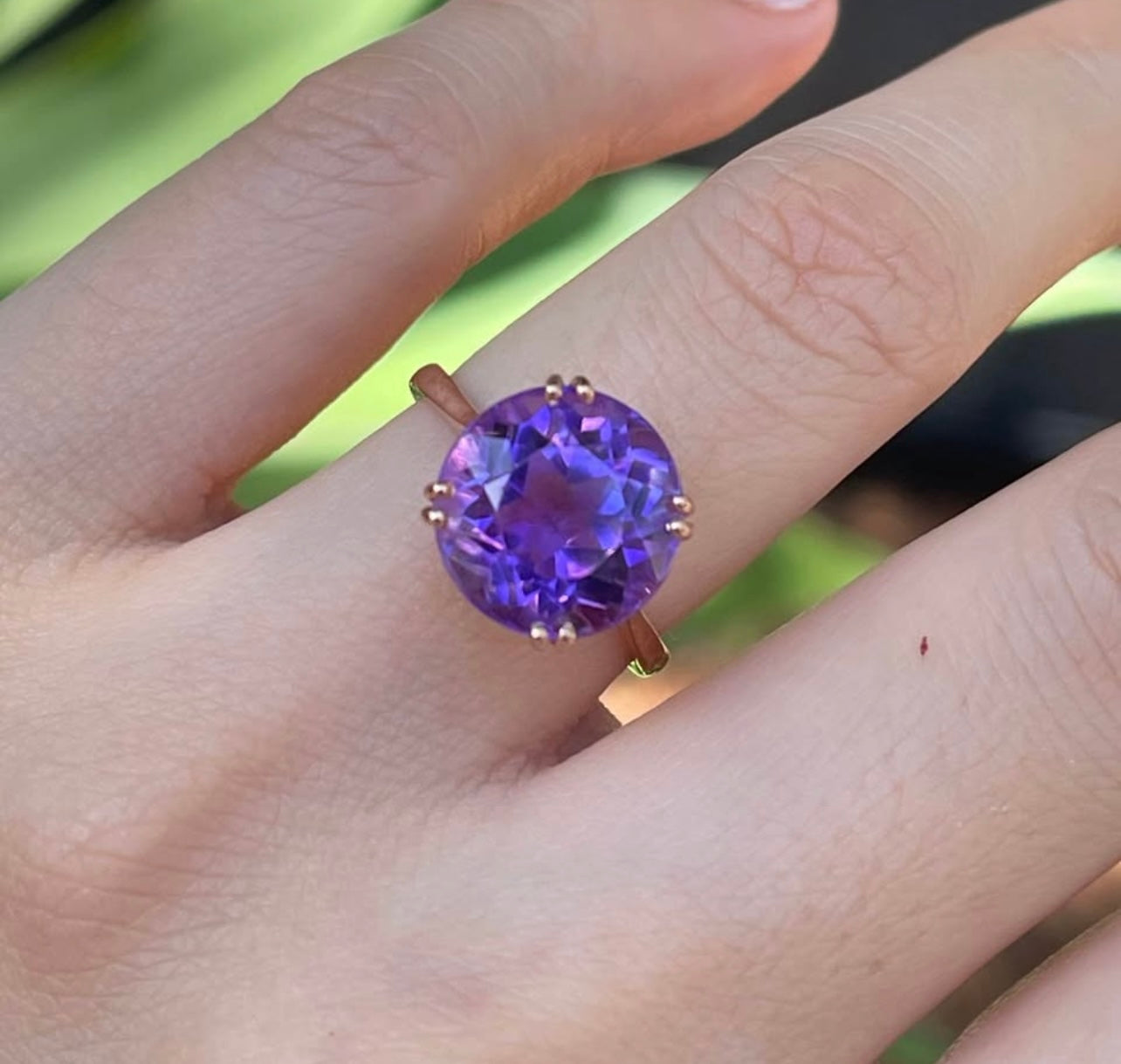 Elegant 9ct rose gold round cut 7.25ct natural amethyst ring