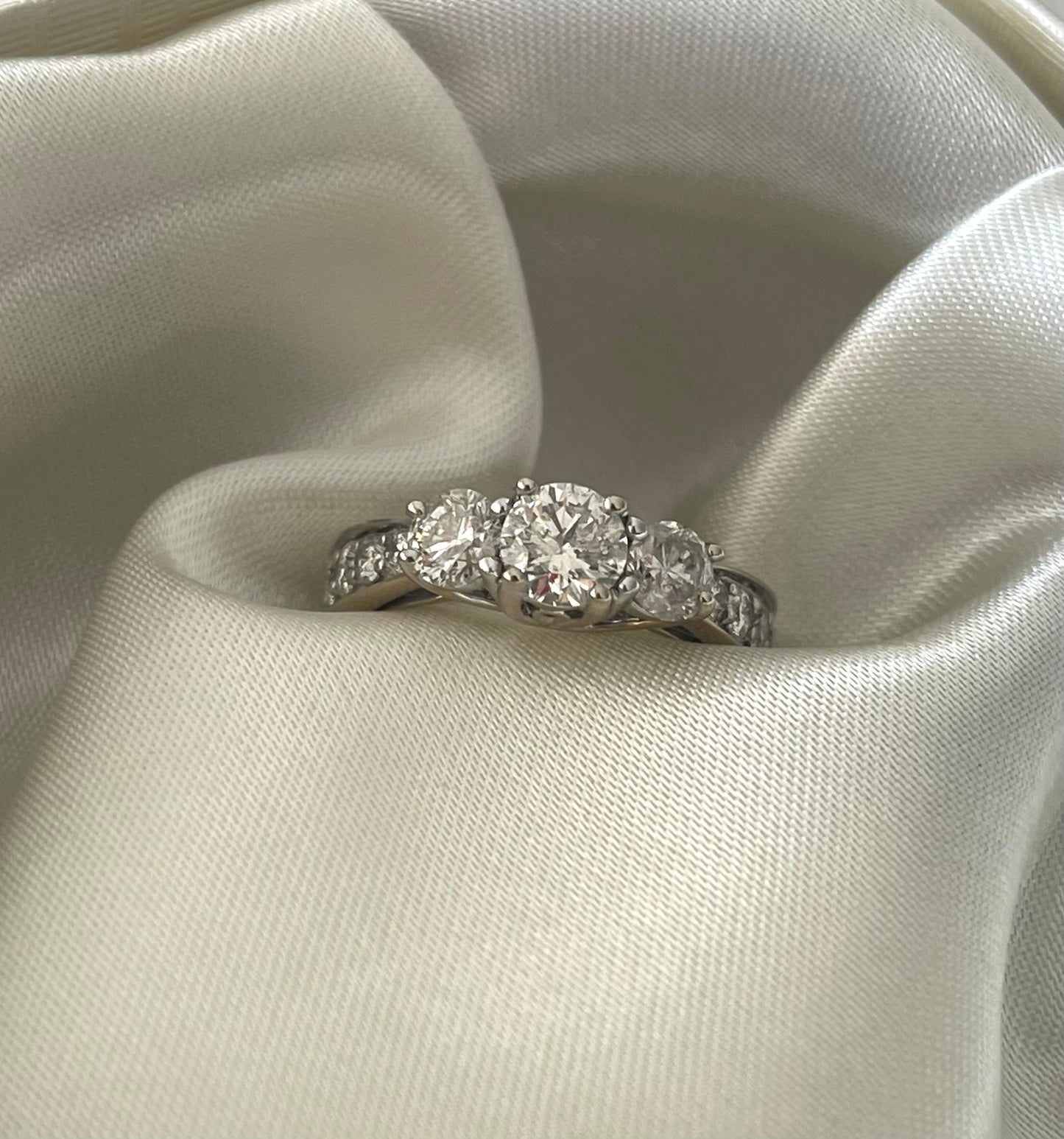 14ct white gold natural 1.71ct diamond trilogy ring