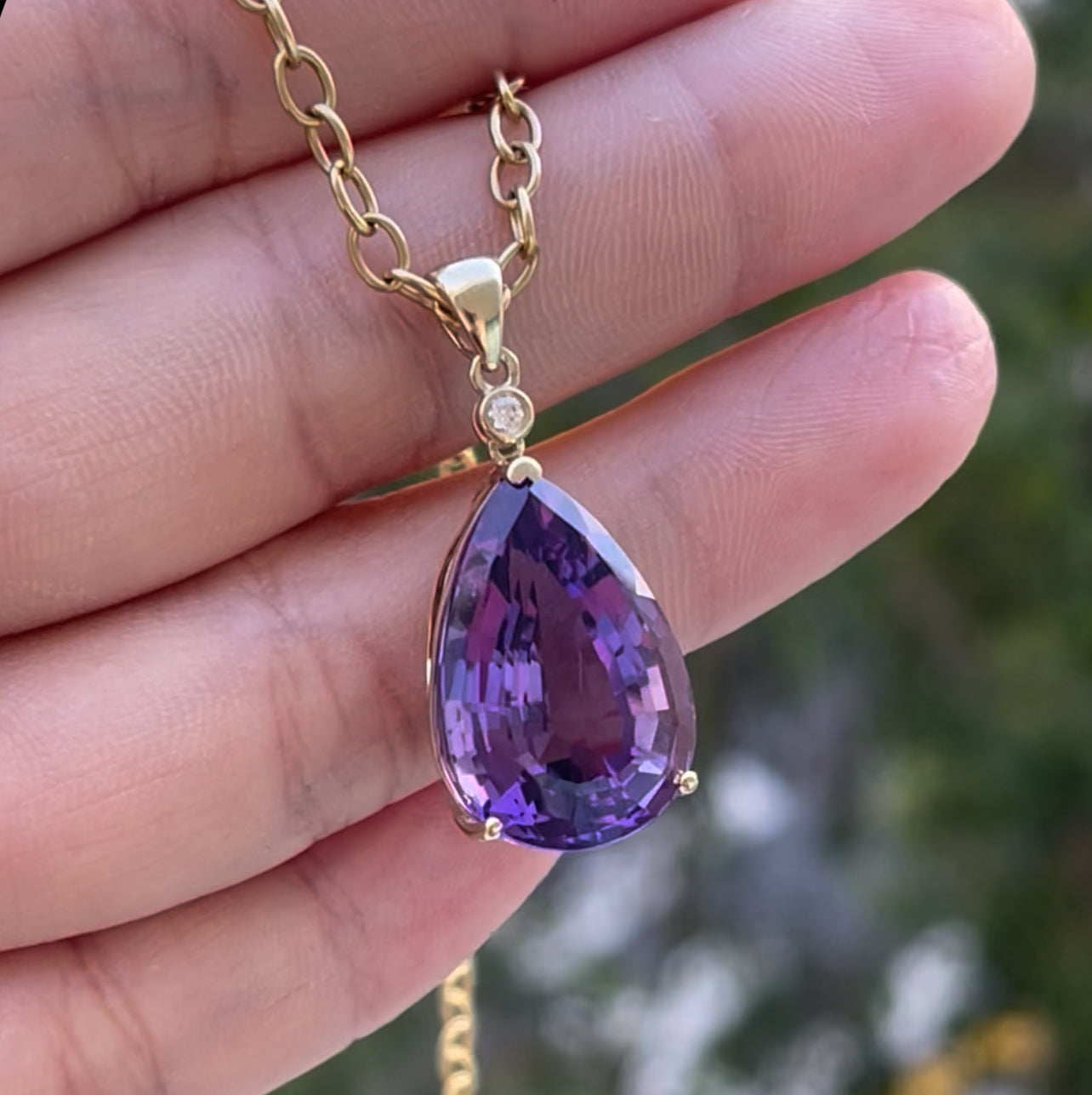 9ct yellow gold large pear shape 15.57ct natural deep purple amethyst pendant with diamond