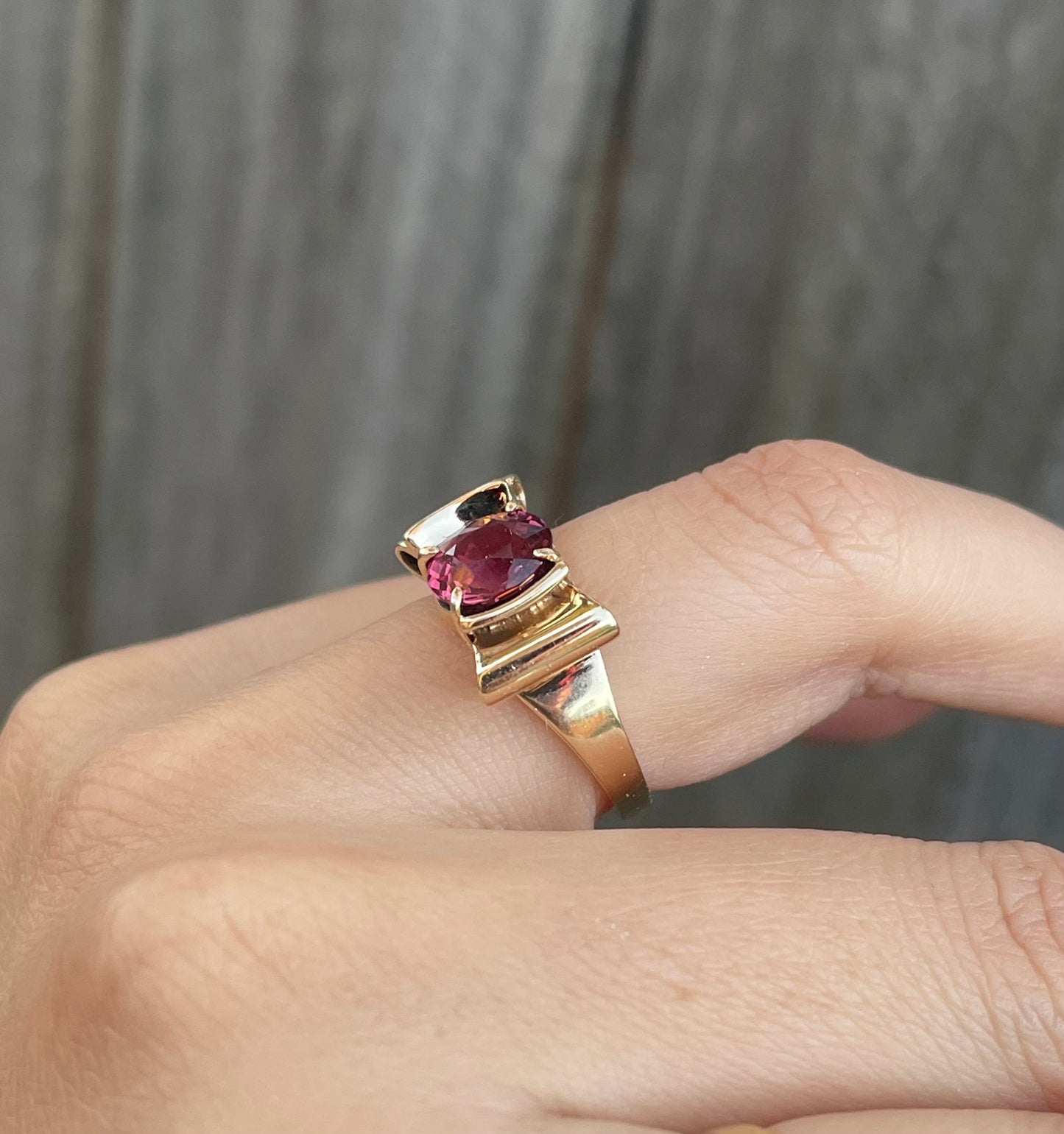 Vintage 2ct Natural Pink Garnet Bow Ring In 9ct Yellow Gold