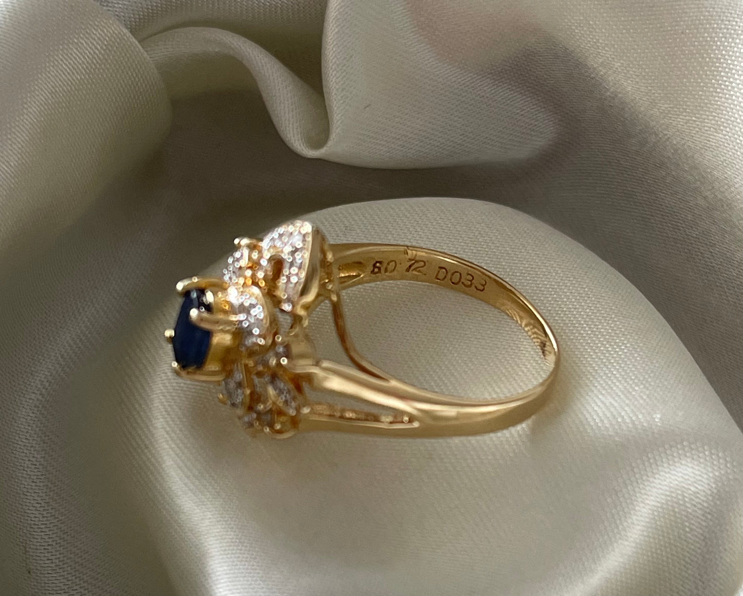 Vintage 18ct yellow gold natural sapphire diamond flower ring