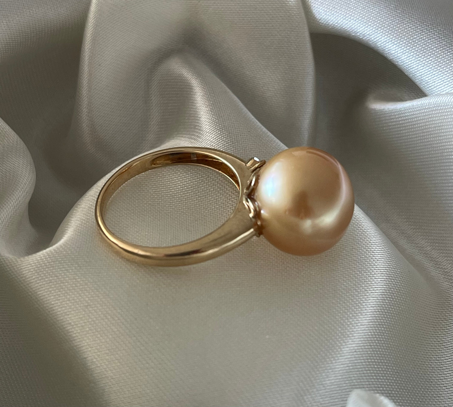 Contemporary 9ct yellow gold golden south sea pearl diamond ring