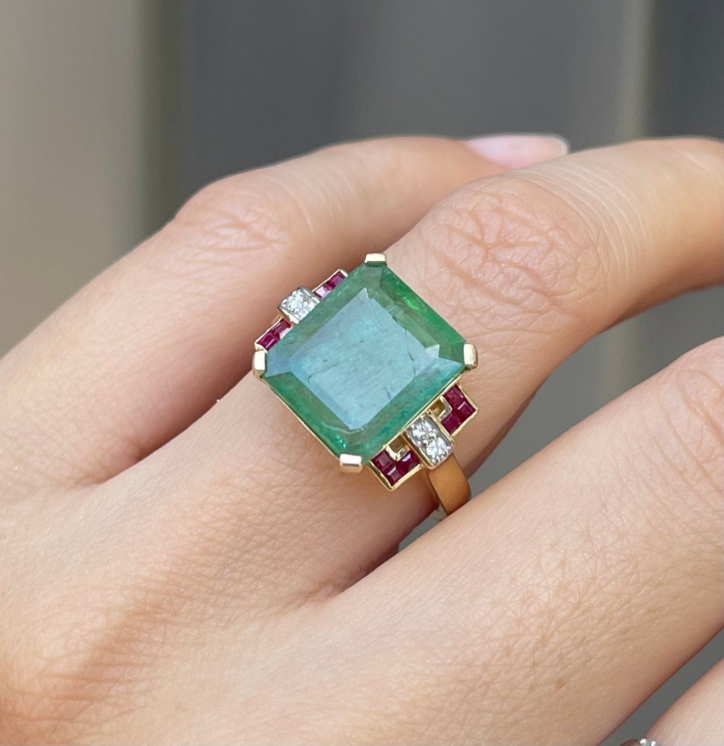 Val $15,400 14ct yellow gold Art Deco Inspired 5ct Natural Colombian Emerald, Ruby & Diamond Ring
