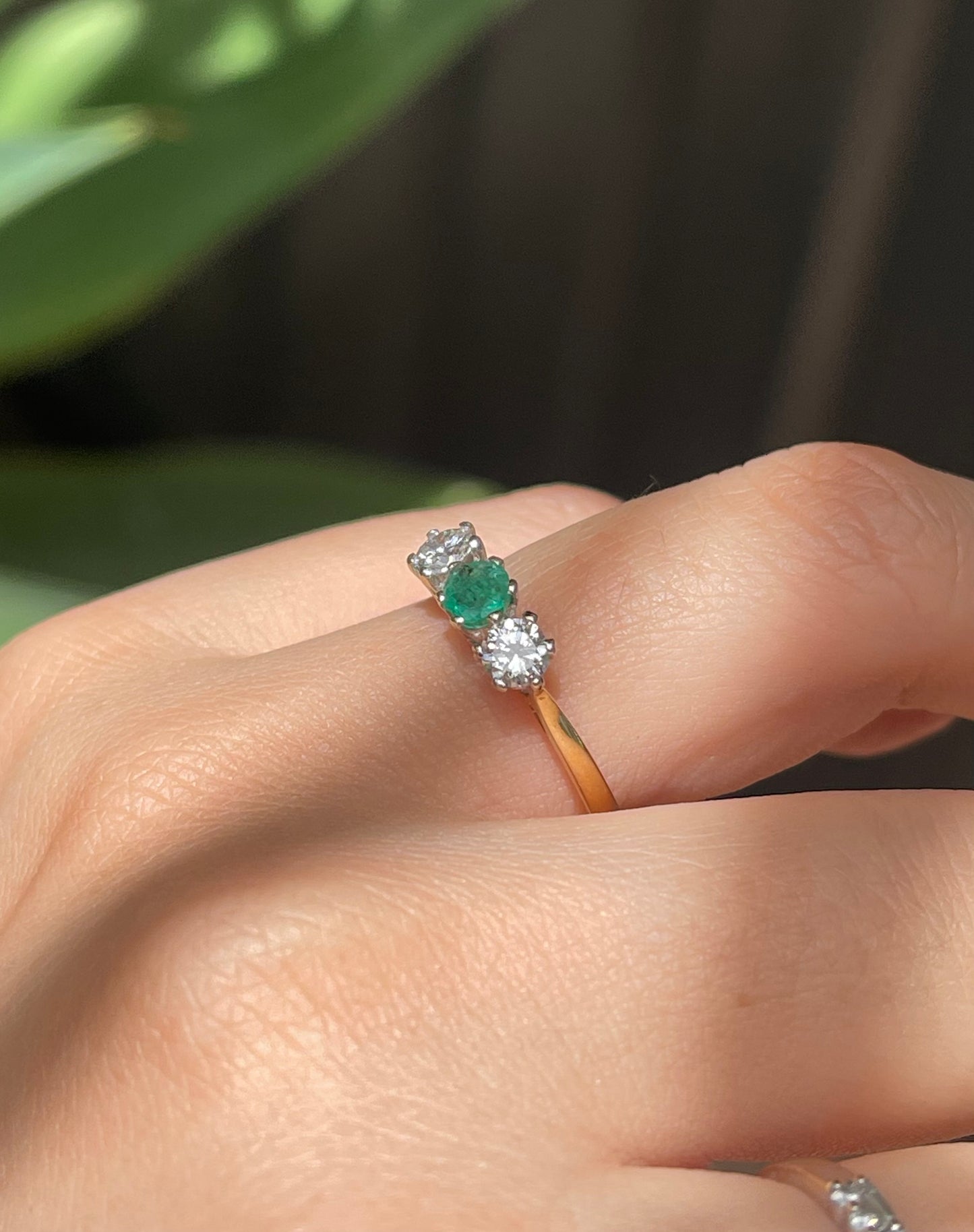 Vintage 1989 London 18ct yellow gold natural Emerald diamond trilogy ring