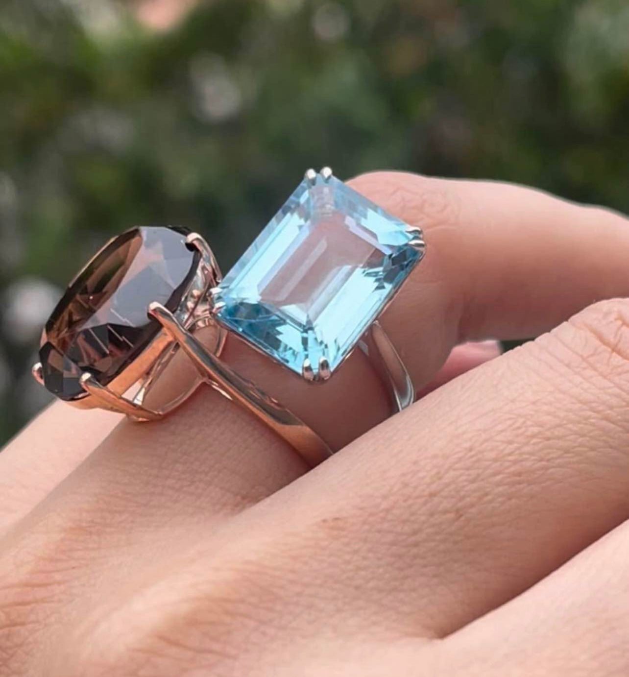 9ct white gold 13.5ct natural blue topaz ring