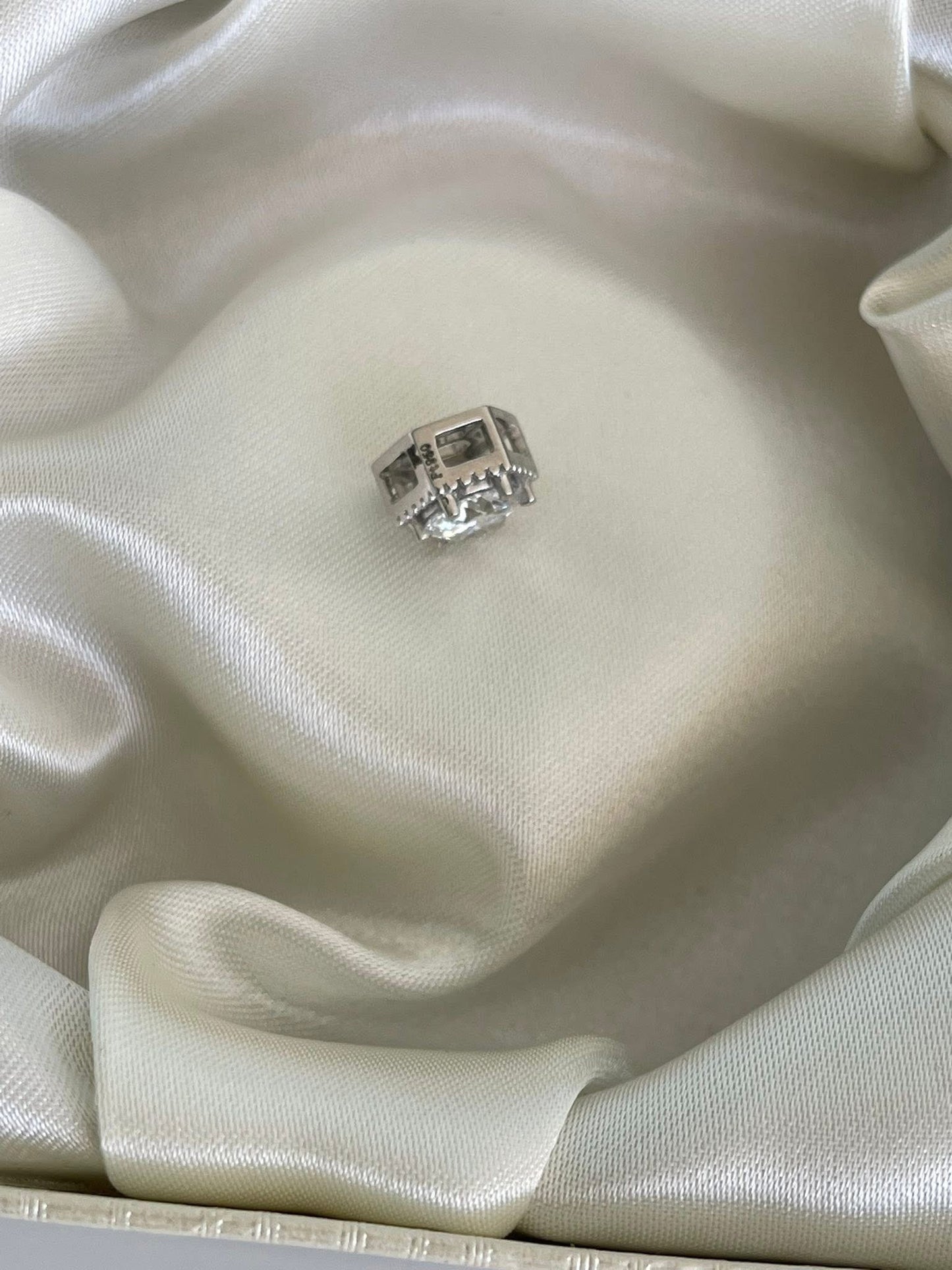 Platinum 950 1.04ct E color , VVS2 diamond pendant slider