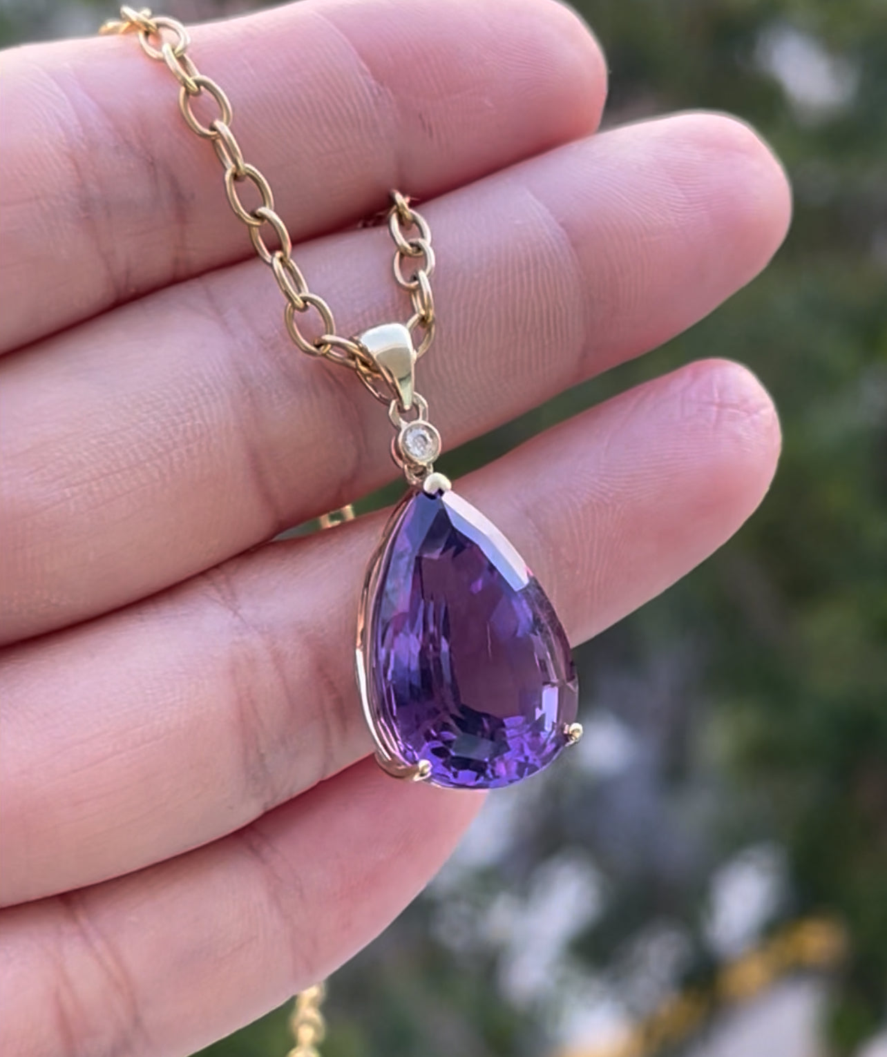 9ct yellow gold large pear shape 15.57ct natural deep purple amethyst pendant with diamond