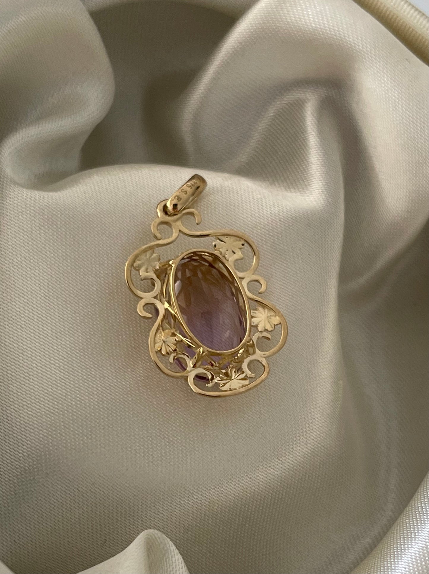 Antique style 9ct yellow gold 6.75ct natural ametrine flower pendant