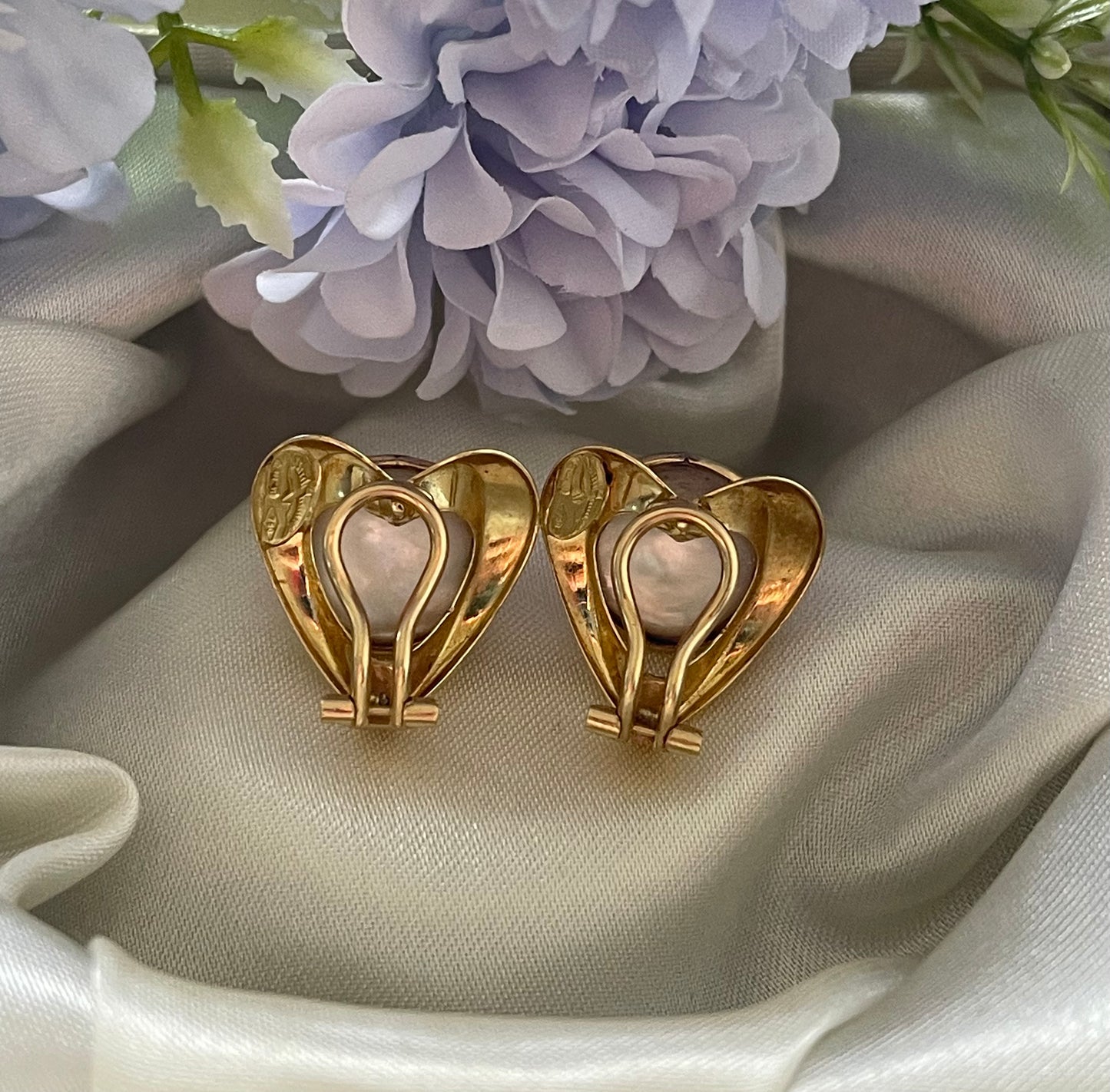 Vintage Italian-origin Heart-shaped Clip-on Earrings With Mabé Pearls In 18ct Yellow Gold