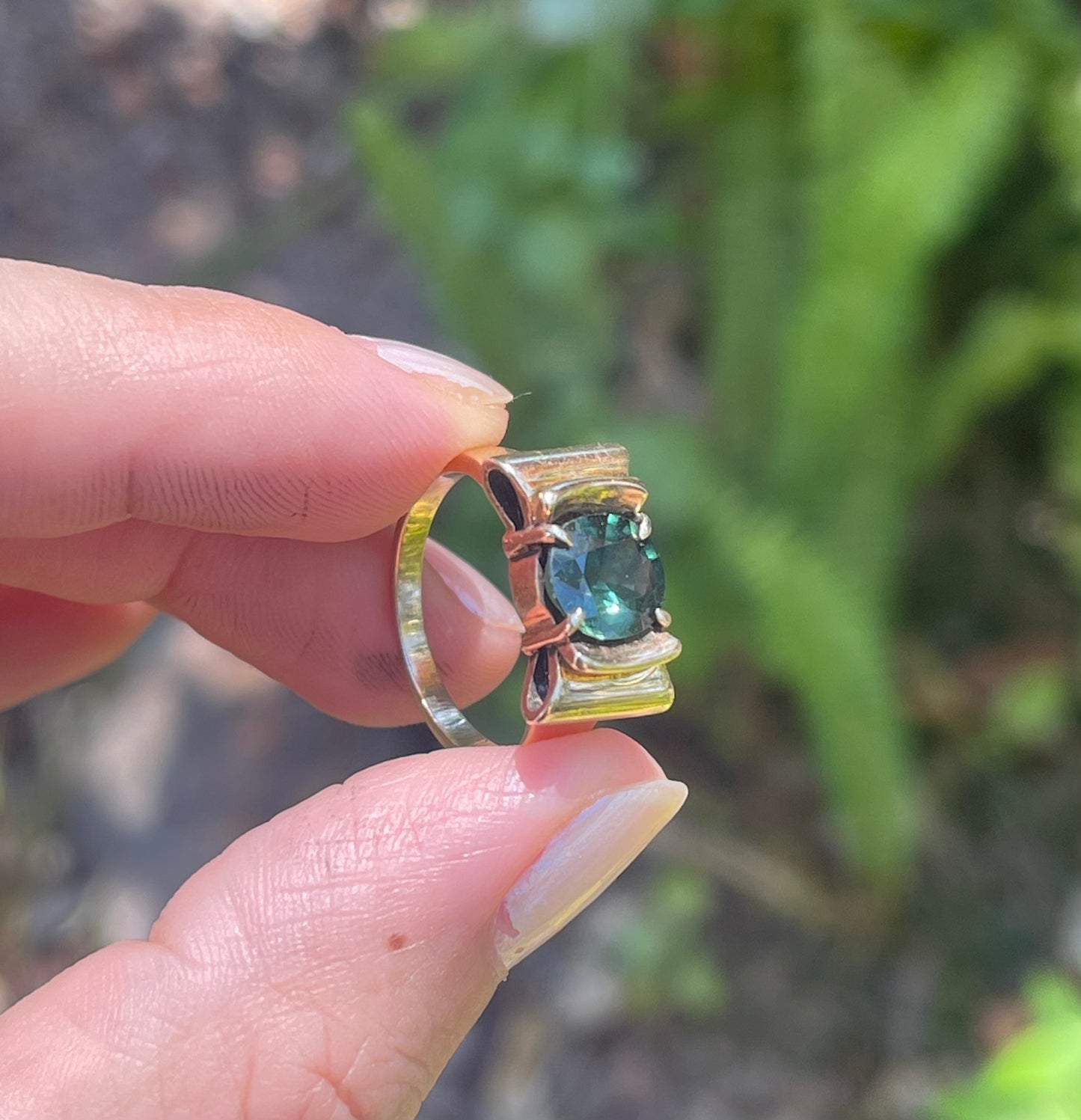 Vintage 90s 9ct yellow gold natural green sapphire bow ring