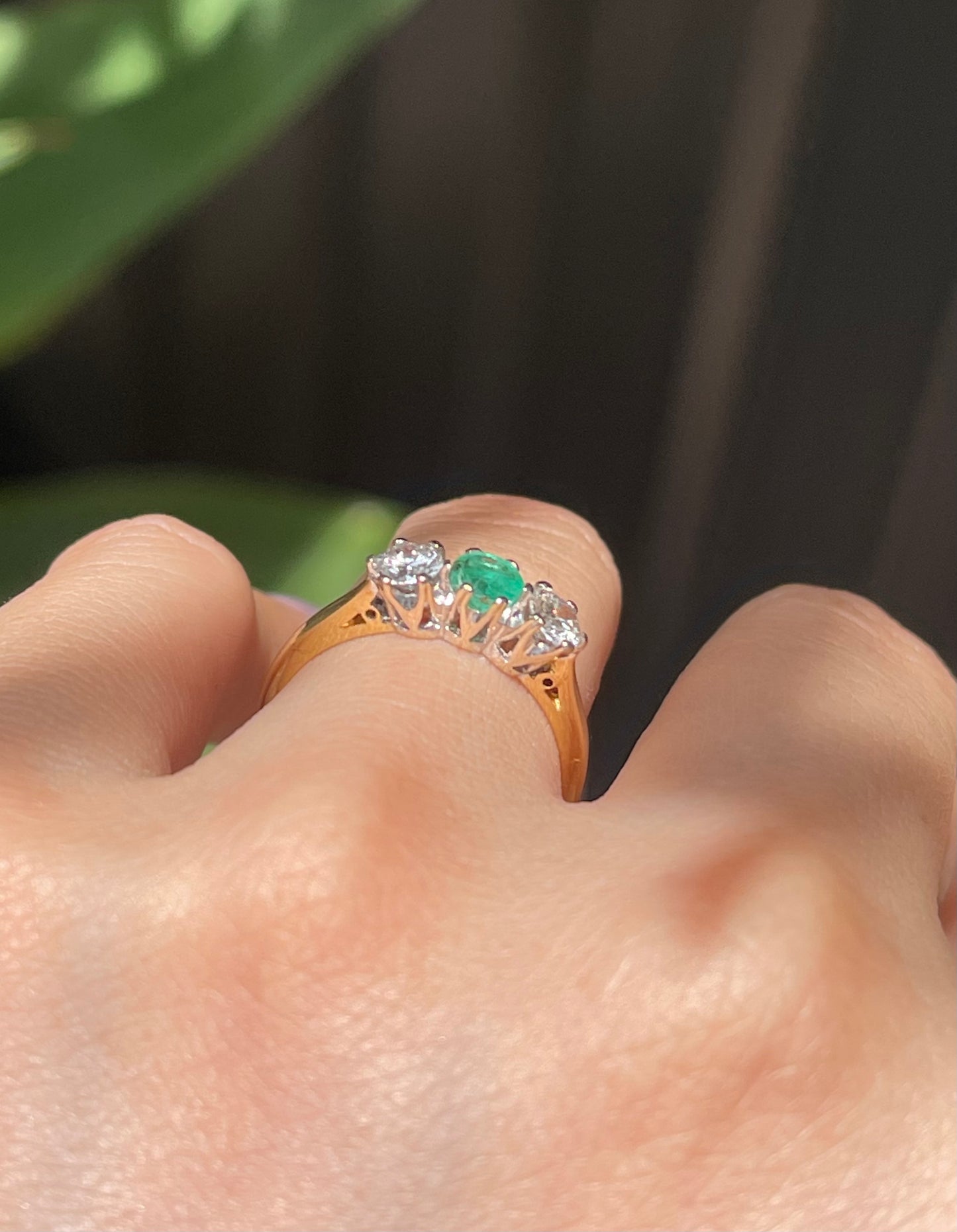 Vintage 1989 London 18ct yellow gold natural Emerald diamond trilogy ring