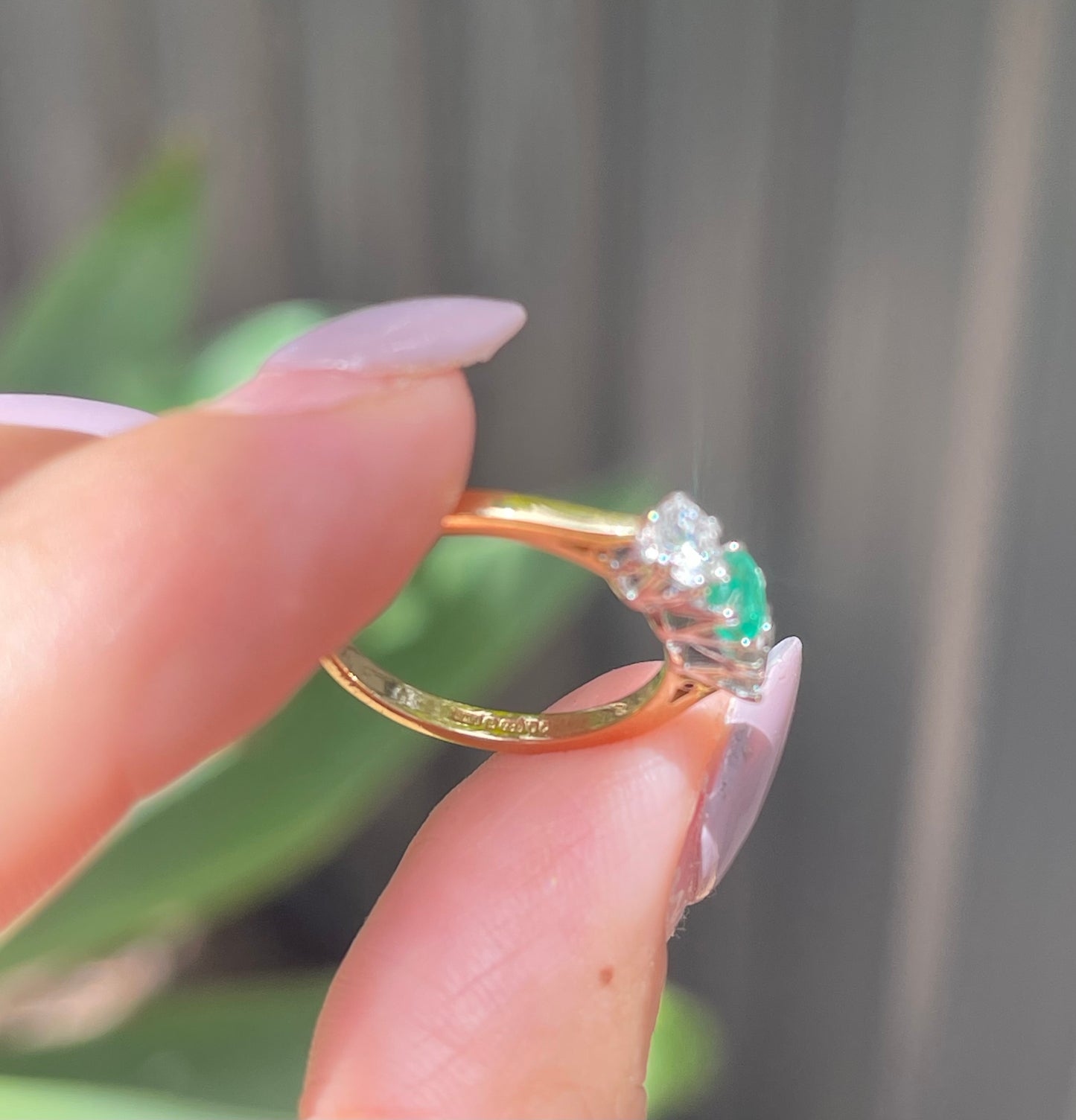Vintage 1989 London 18ct yellow gold natural Emerald diamond trilogy ring