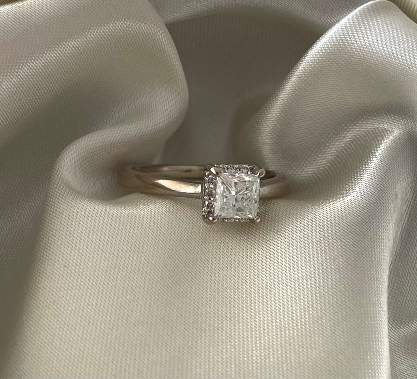 18ct white gold 1ct diamond halo ring