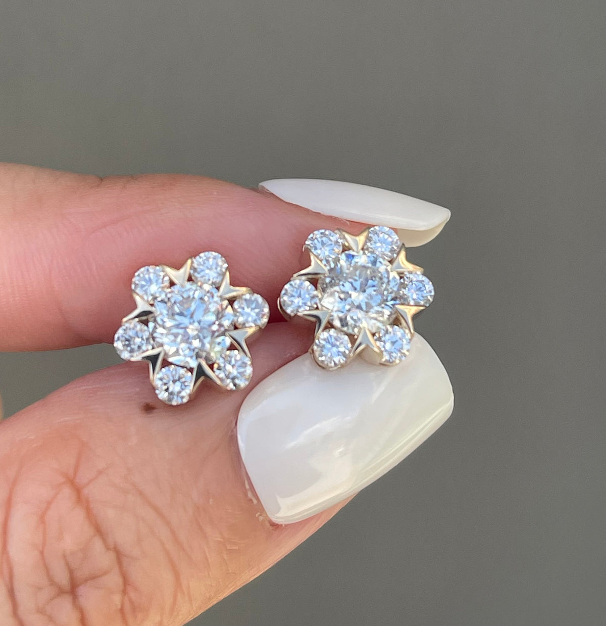 3.06ct Natural Diamond Flower Stud Earrings In 14ct Yellow Gold