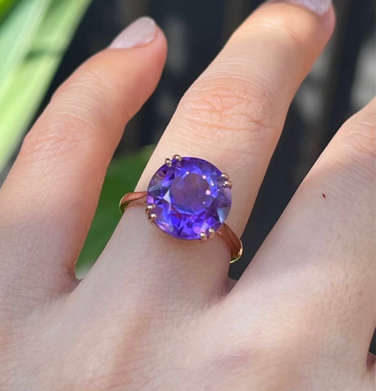 Elegant 9ct rose gold round cut 7.25ct natural amethyst ring