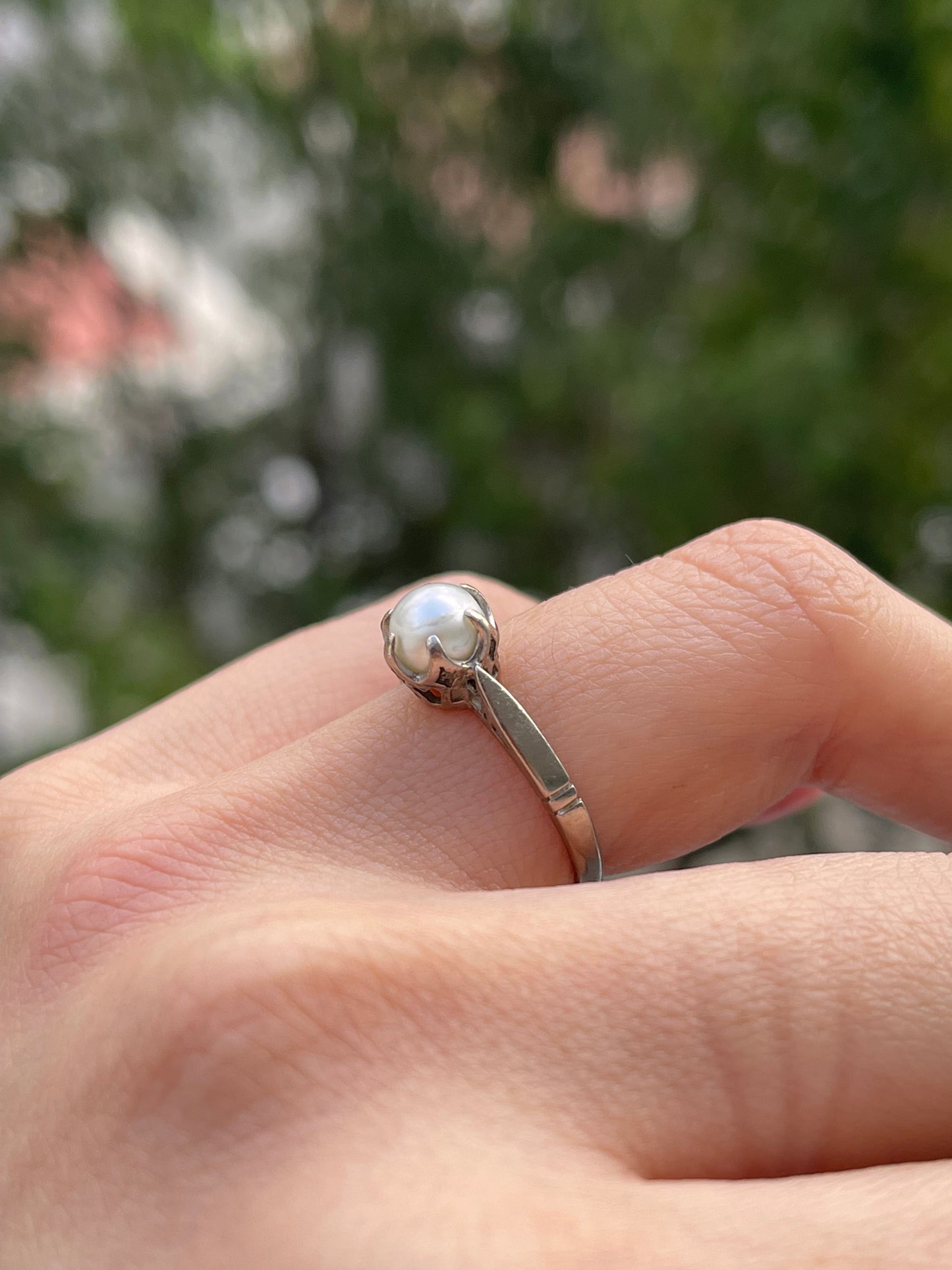 Antique 1930-1940 18ct white gold 6 claw genuine pearl ring